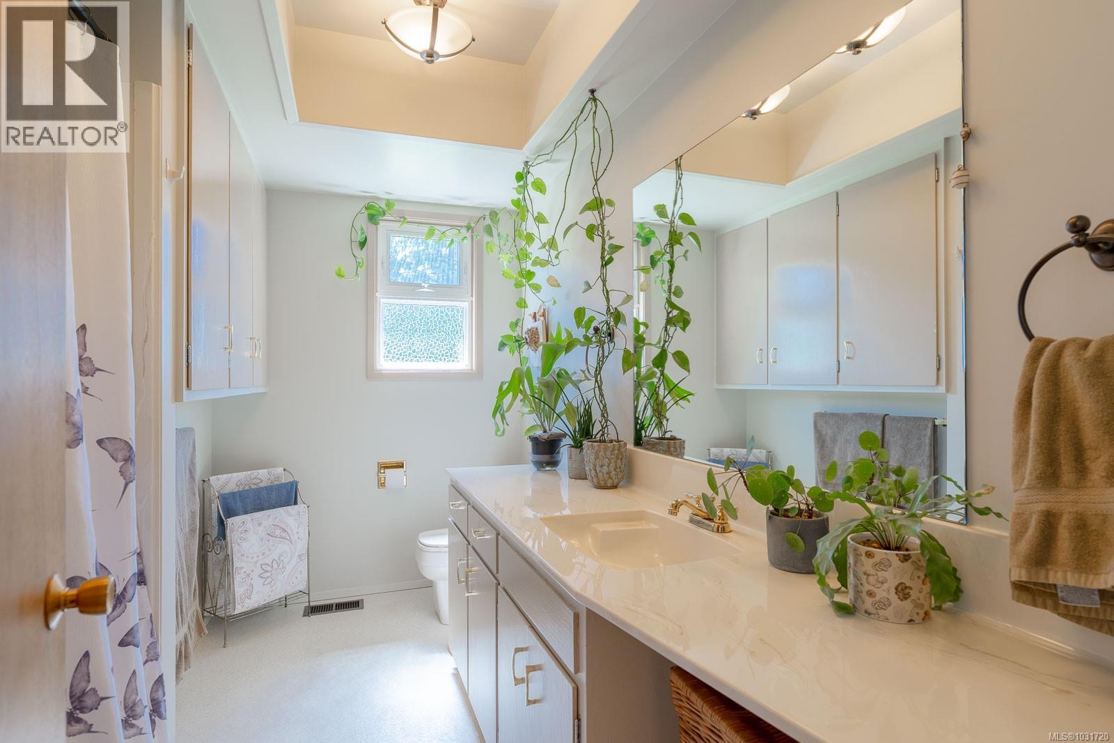 2419 Barbara Pl, Central Saanich