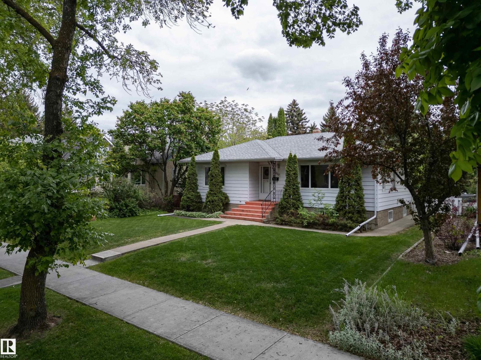 11223 71 AV NW, Edmonton