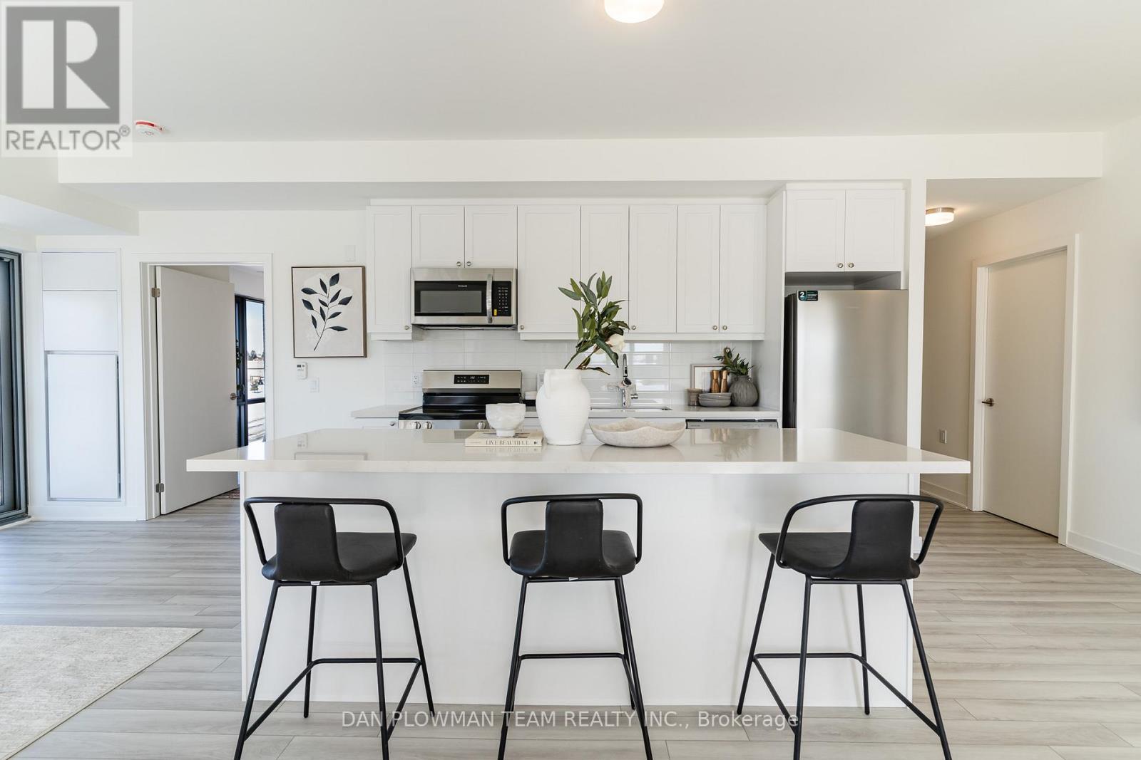 #321 51 CLARINGTON BOULEVARD - 10