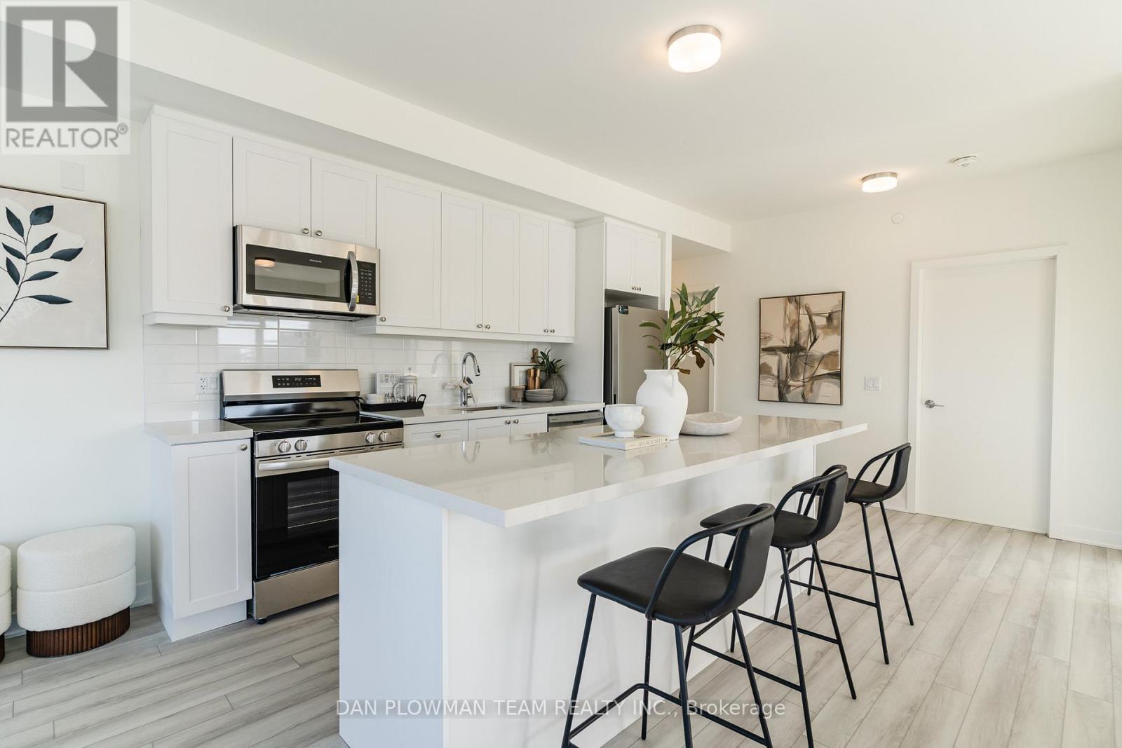 #321 51 CLARINGTON BOULEVARD - 11