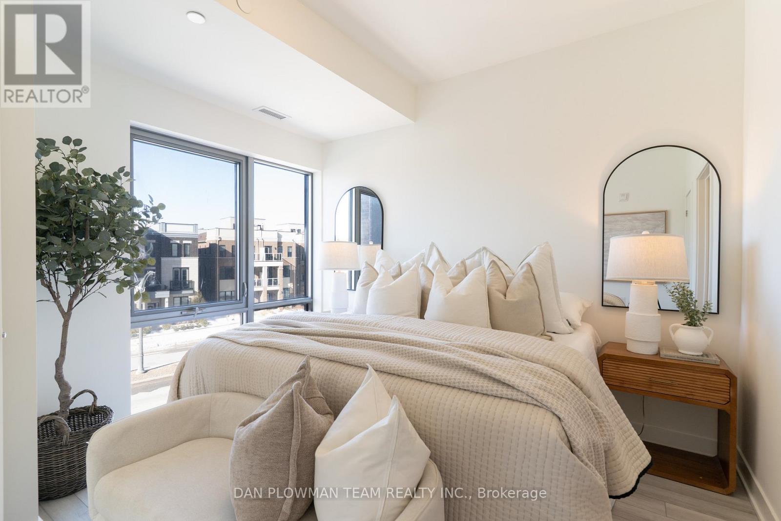 #321 51 CLARINGTON BOULEVARD - 14