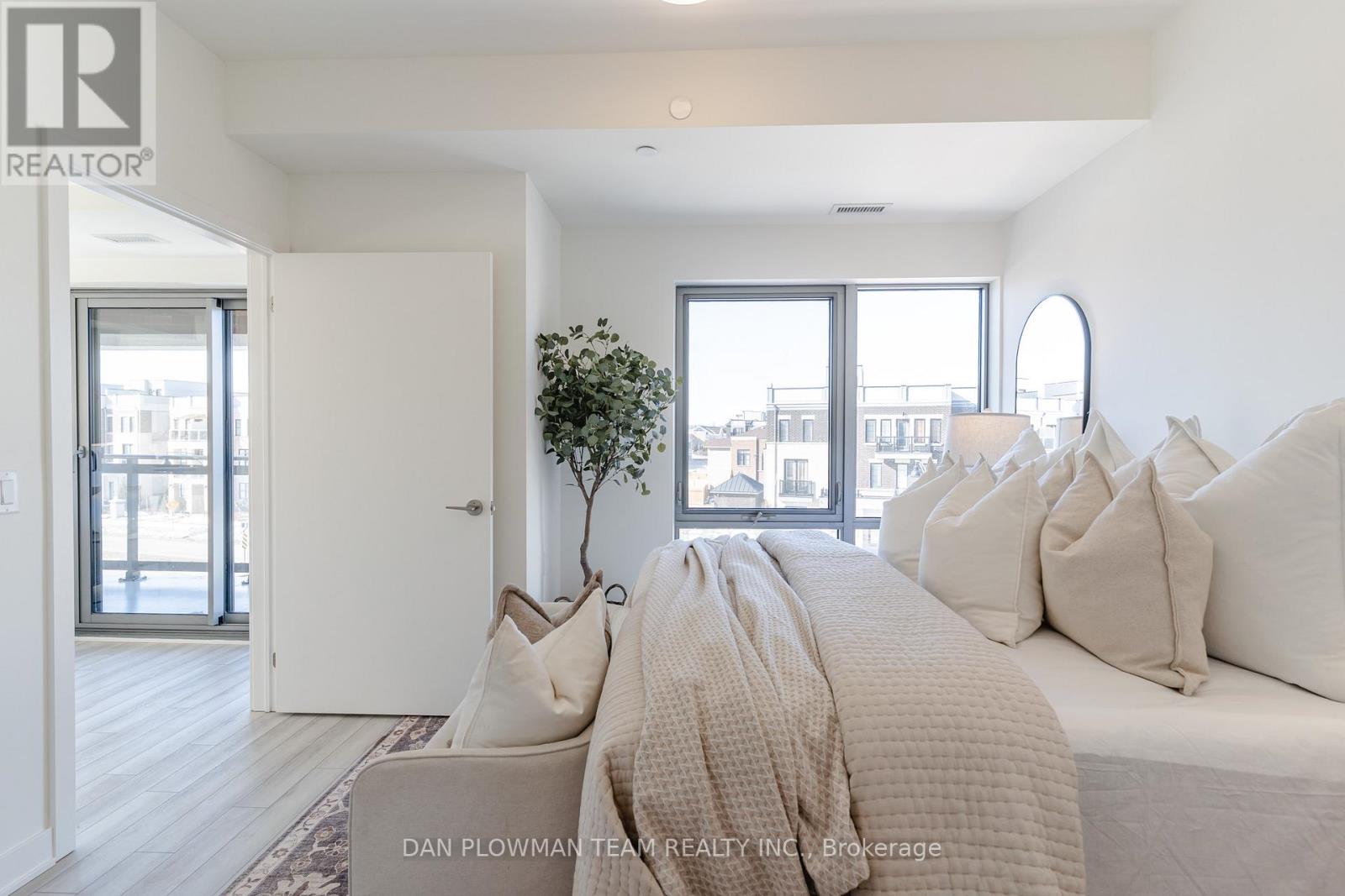 #321 51 CLARINGTON BOULEVARD - 15