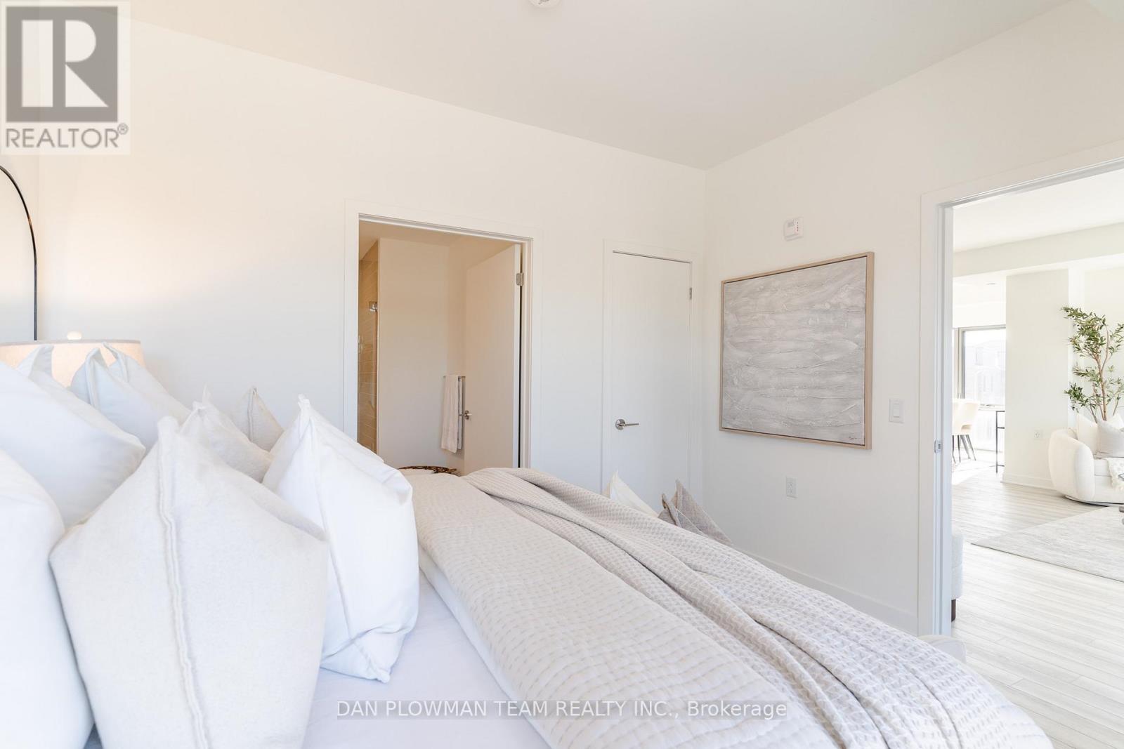 #321 51 CLARINGTON BOULEVARD - 16