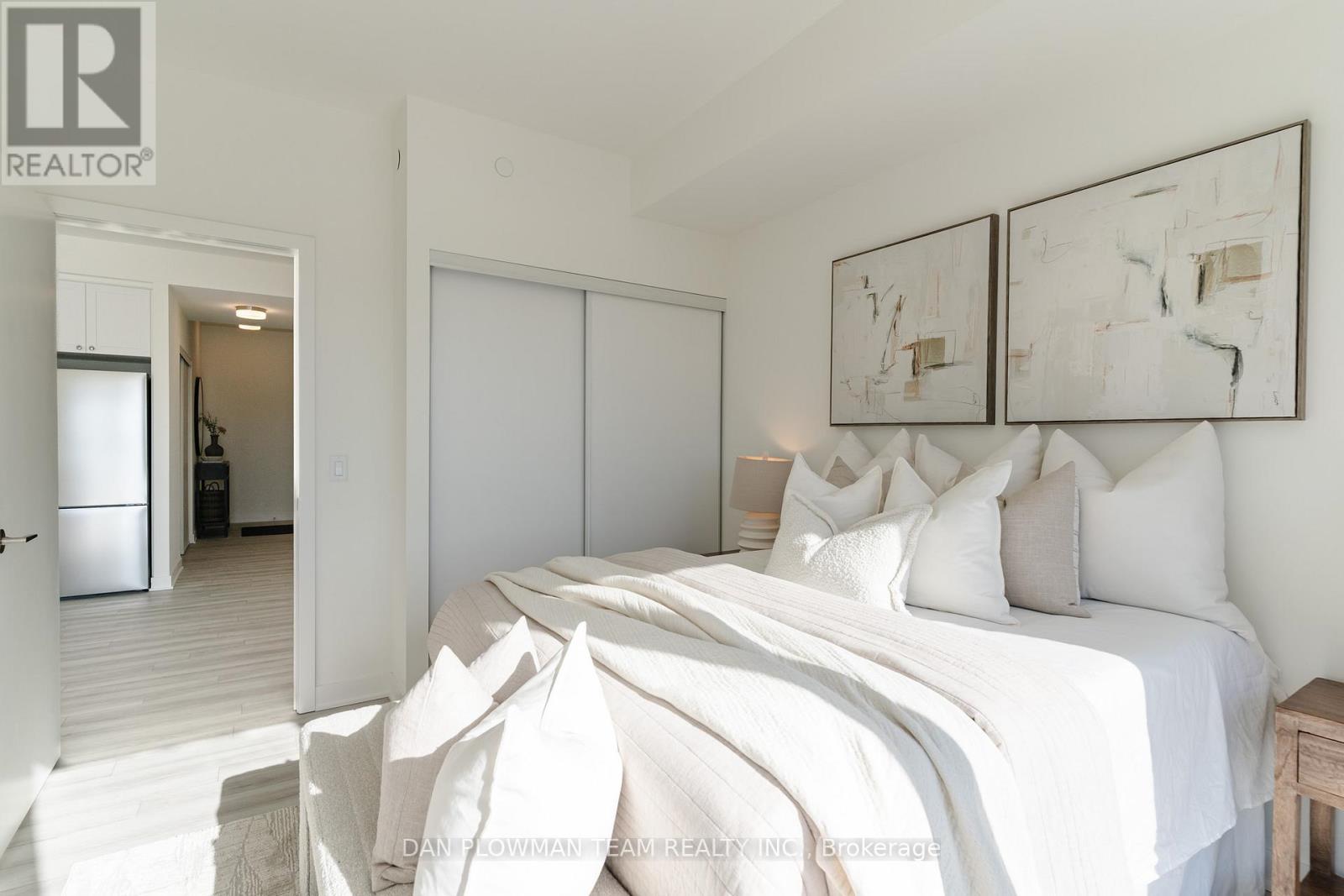 #321 51 CLARINGTON BOULEVARD - 20