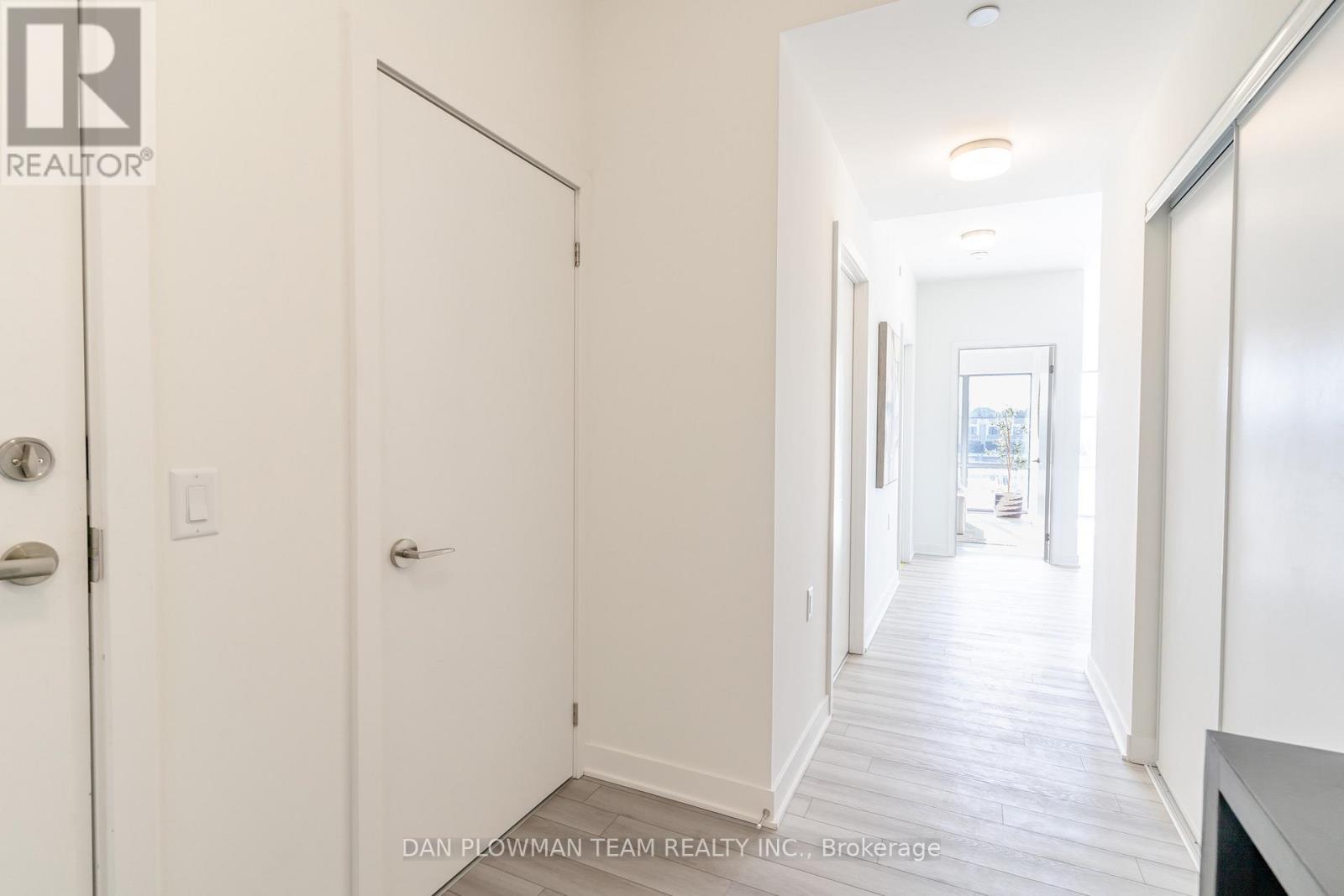 #321 51 CLARINGTON BOULEVARD - 25