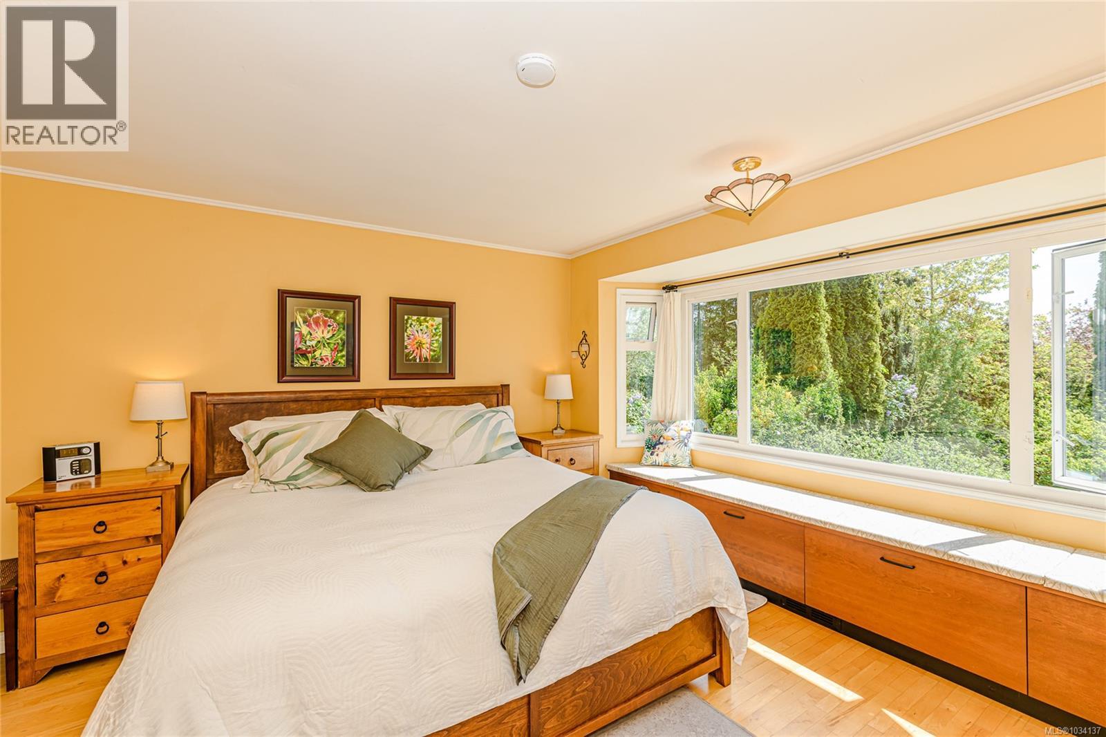  987 McBriar Avenue, Saanich