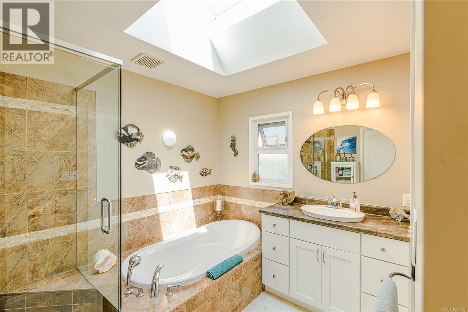  987 McBriar Avenue, Saanich