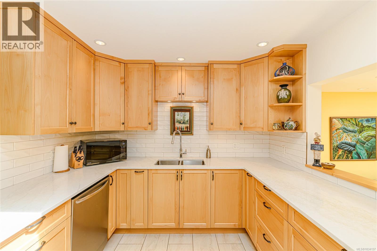  987 McBriar Avenue, Saanich
