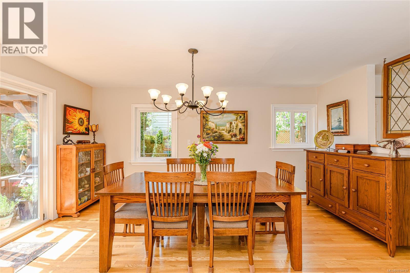  987 McBriar Avenue, Saanich