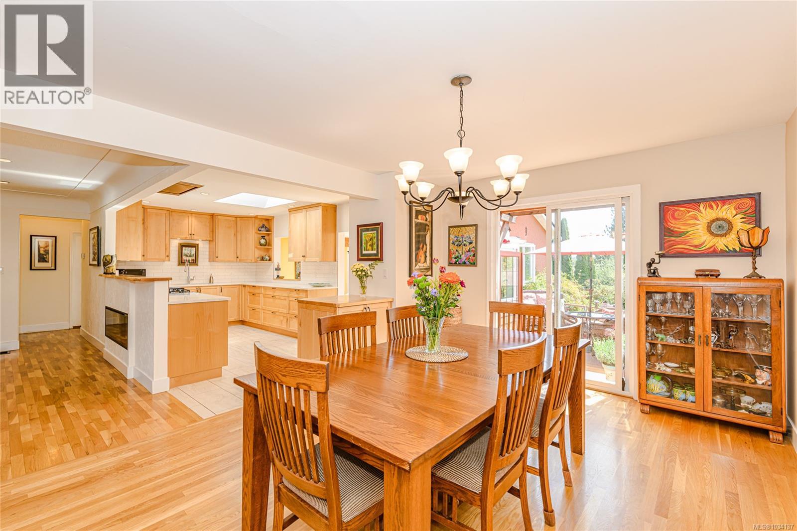  987 McBriar Avenue, Saanich