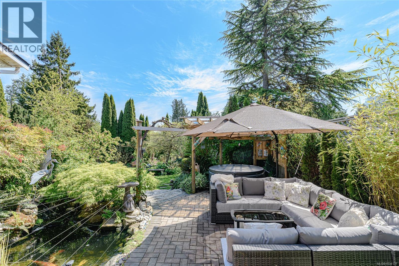  987 McBriar Avenue, Saanich