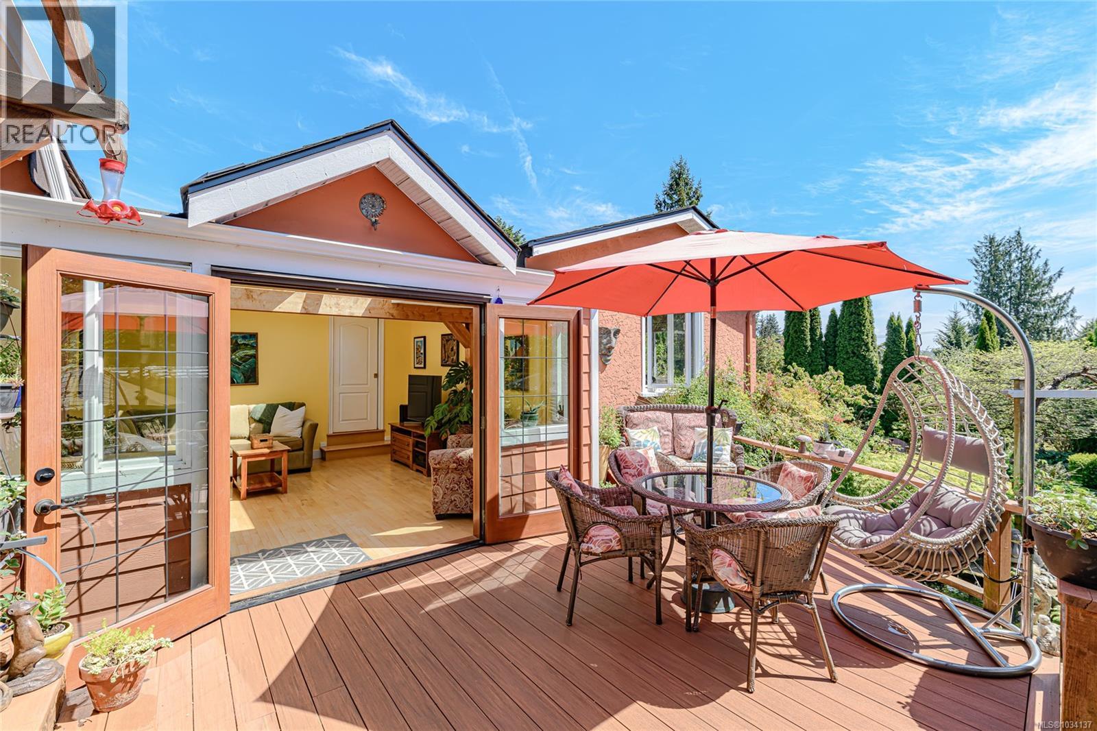  987 McBriar Avenue, Saanich