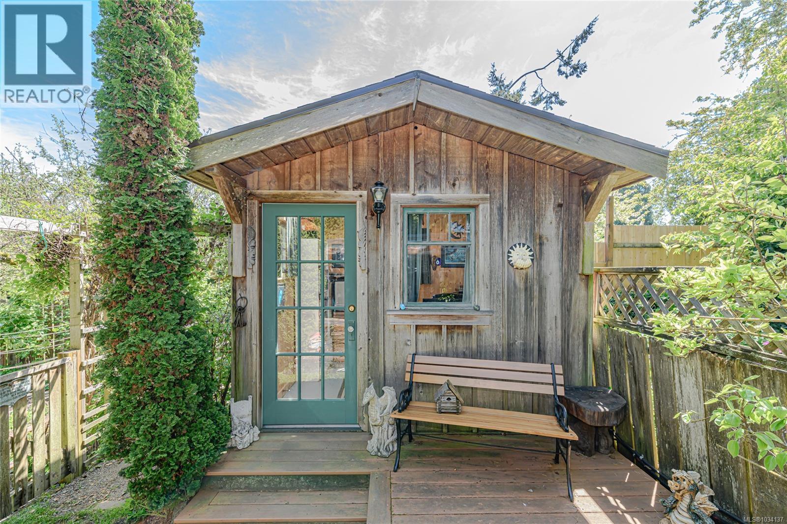  987 McBriar Avenue, Saanich