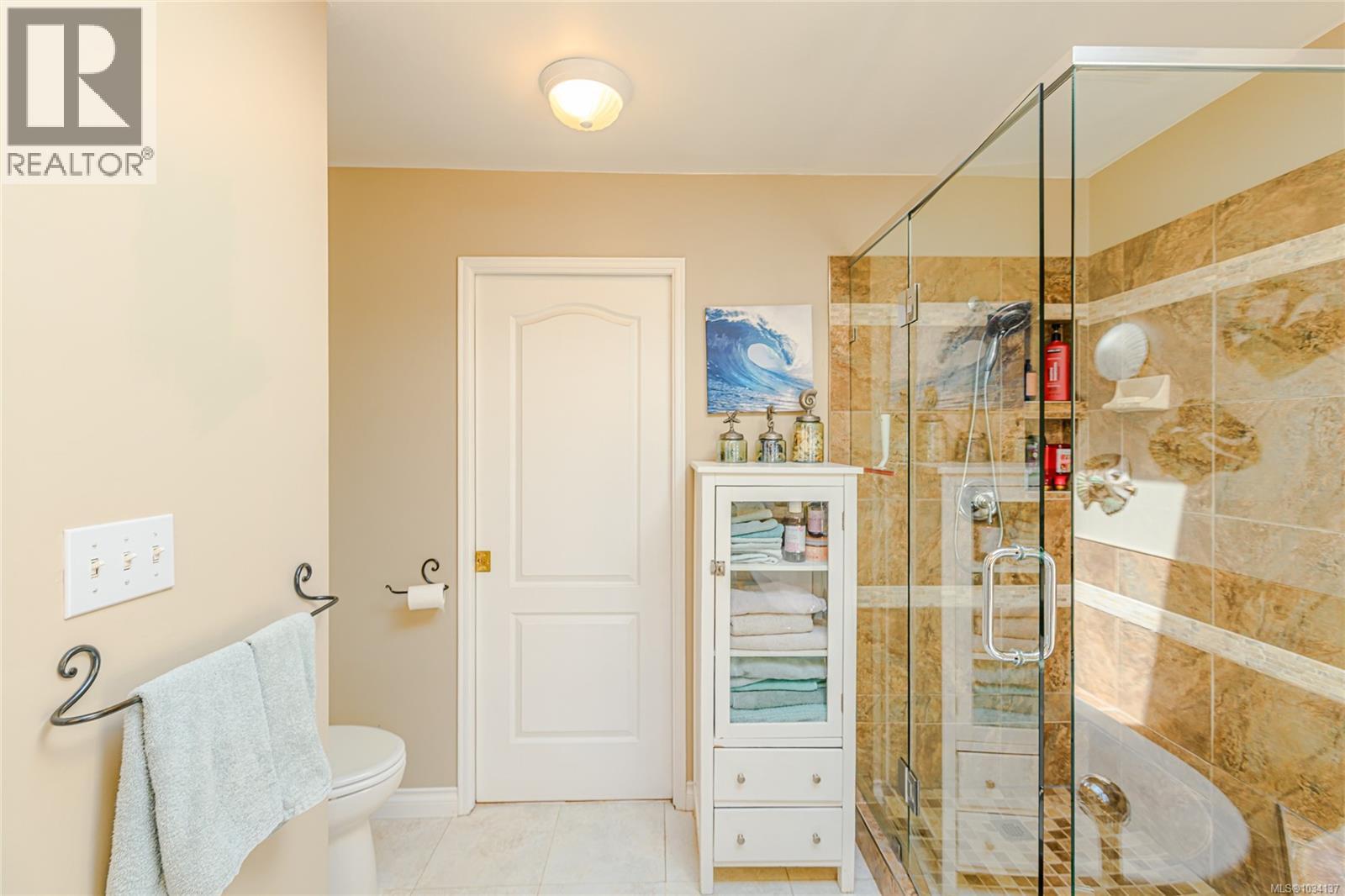  987 McBriar Avenue, Saanich