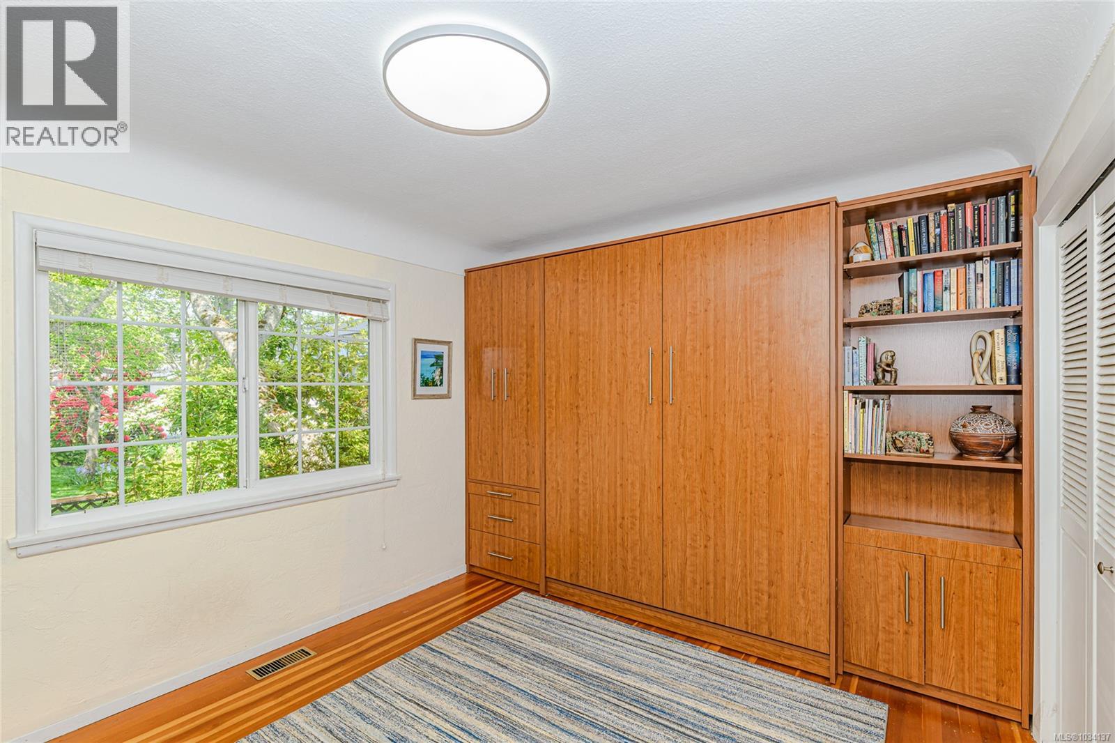  987 McBriar Avenue, Saanich