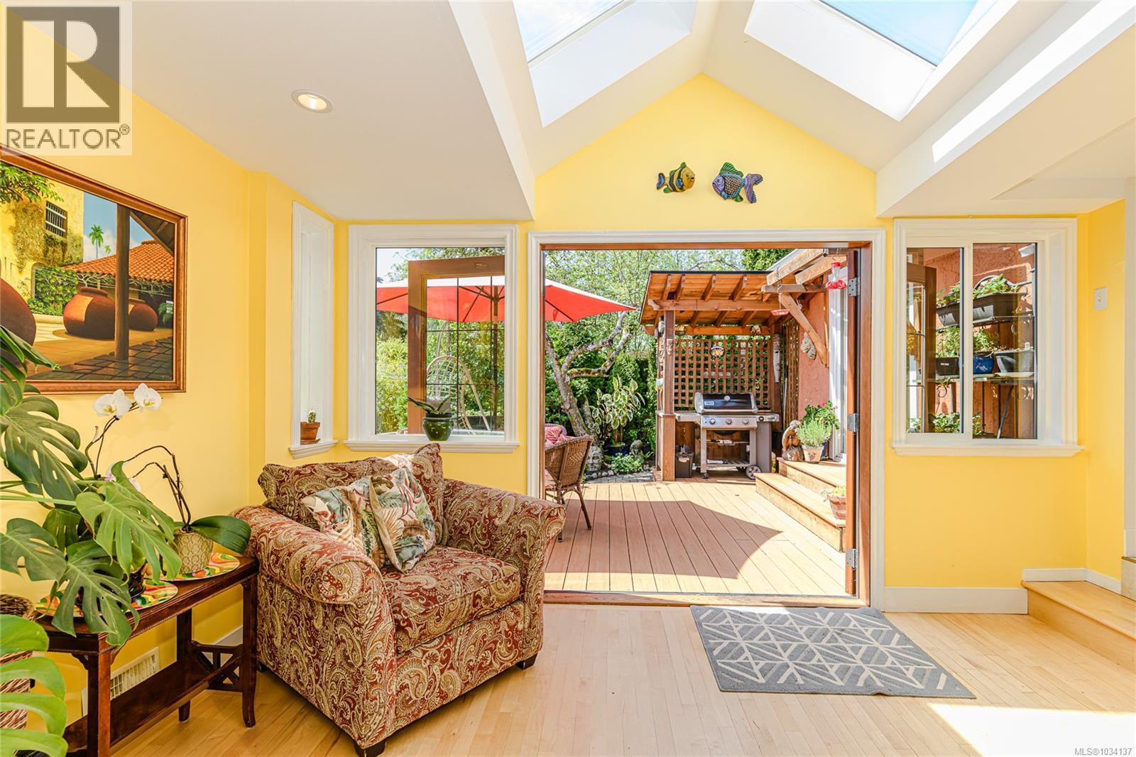  987 McBriar Avenue, Saanich