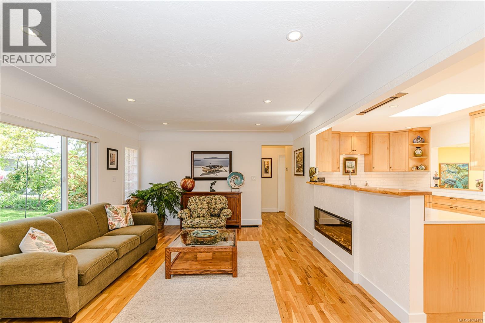  987 McBriar Avenue, Saanich