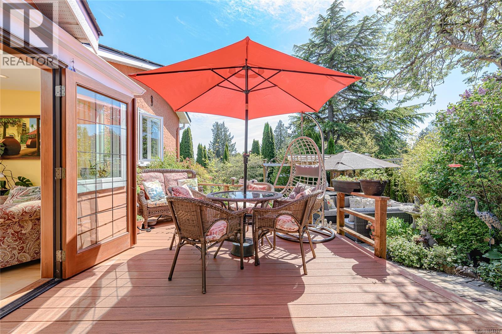  987 McBriar Avenue, Saanich