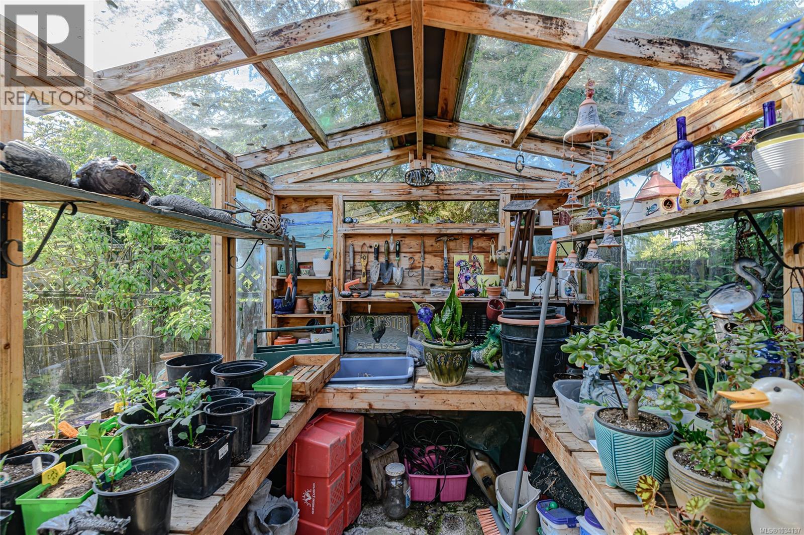  987 McBriar Avenue, Saanich