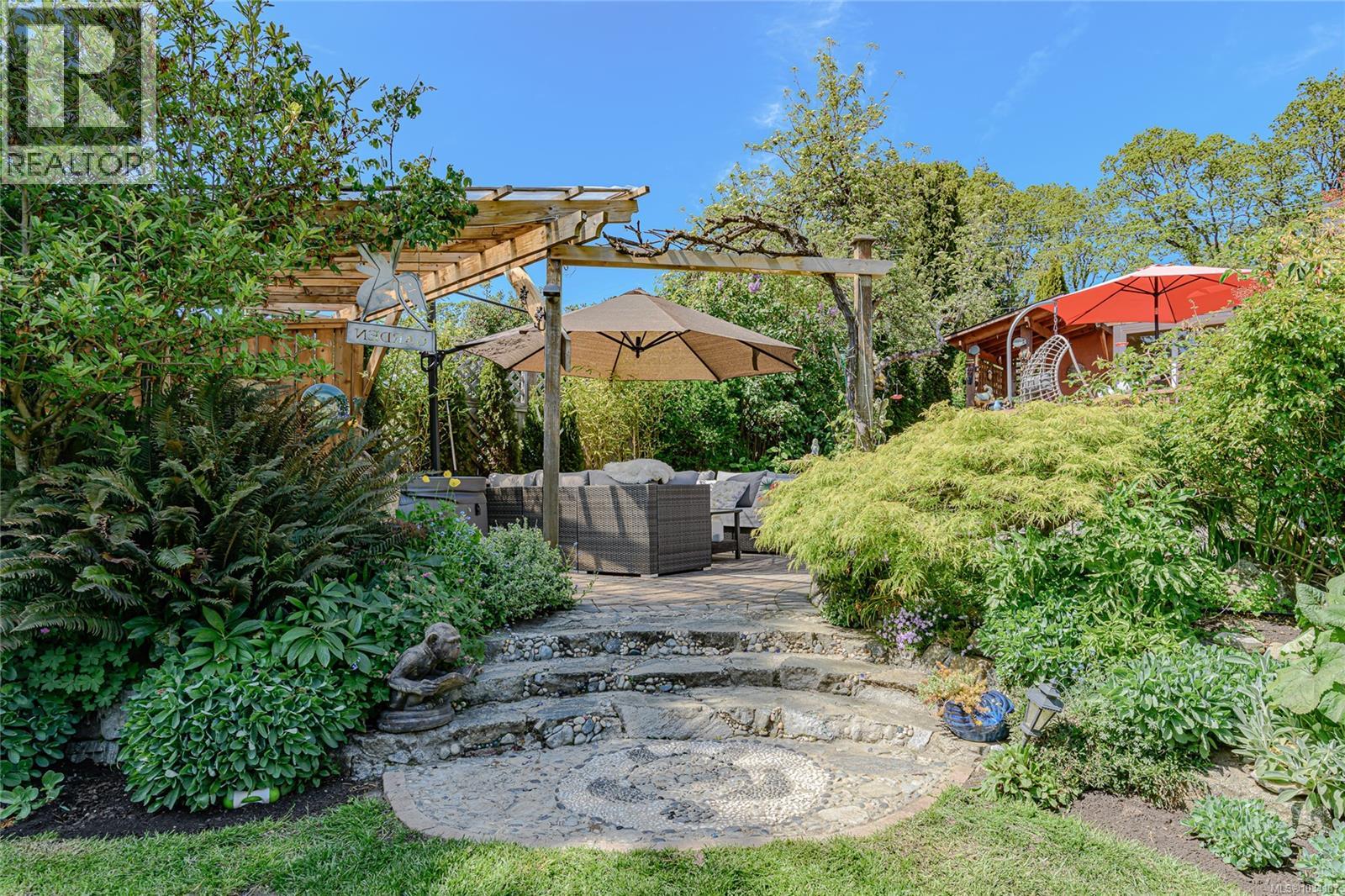  987 McBriar Avenue, Saanich