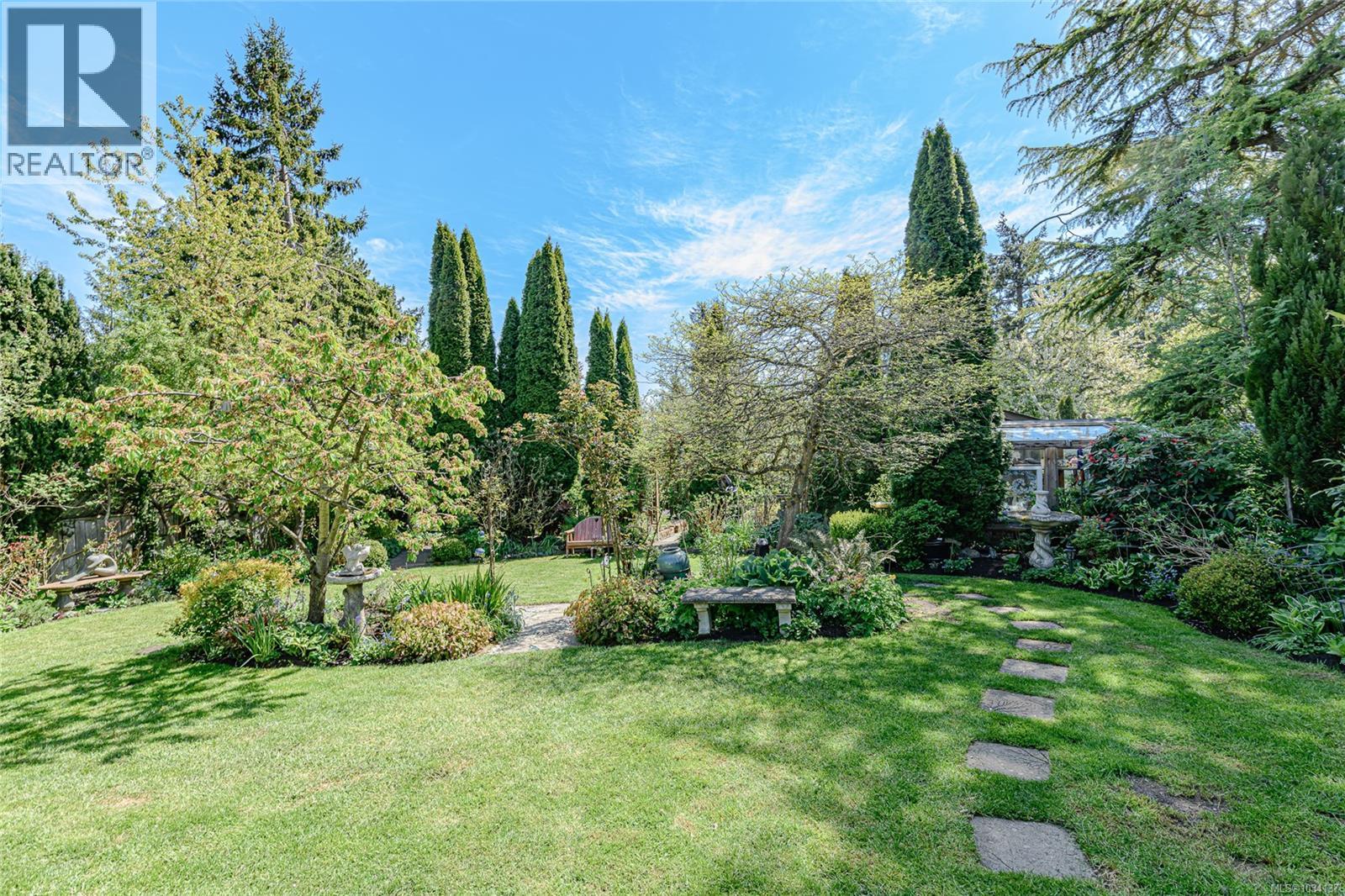  987 McBriar Avenue, Saanich