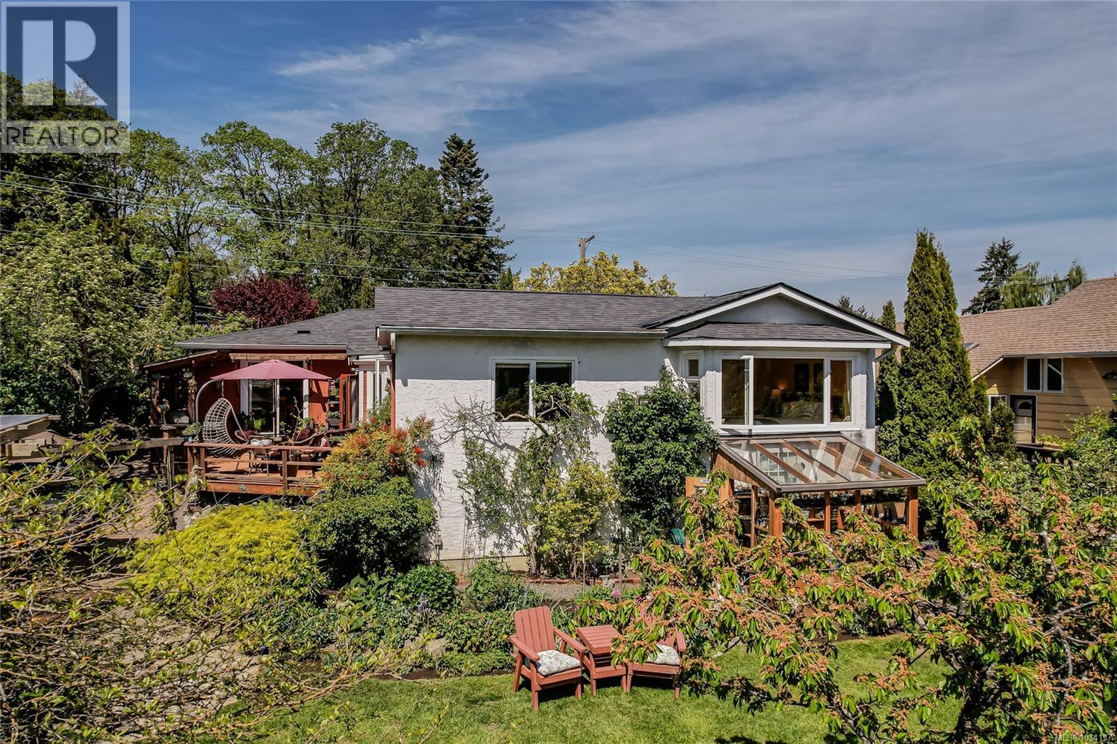  987 McBriar Avenue, Saanich