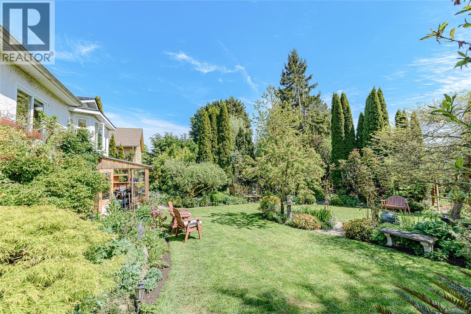  987 McBriar Avenue, Saanich