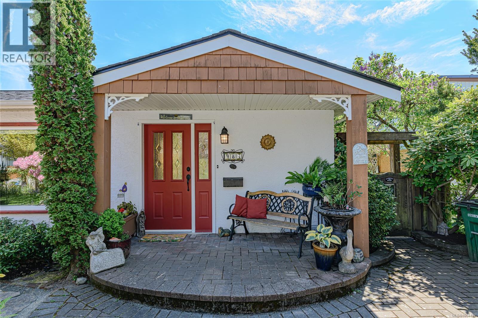  987 McBriar Avenue, Saanich