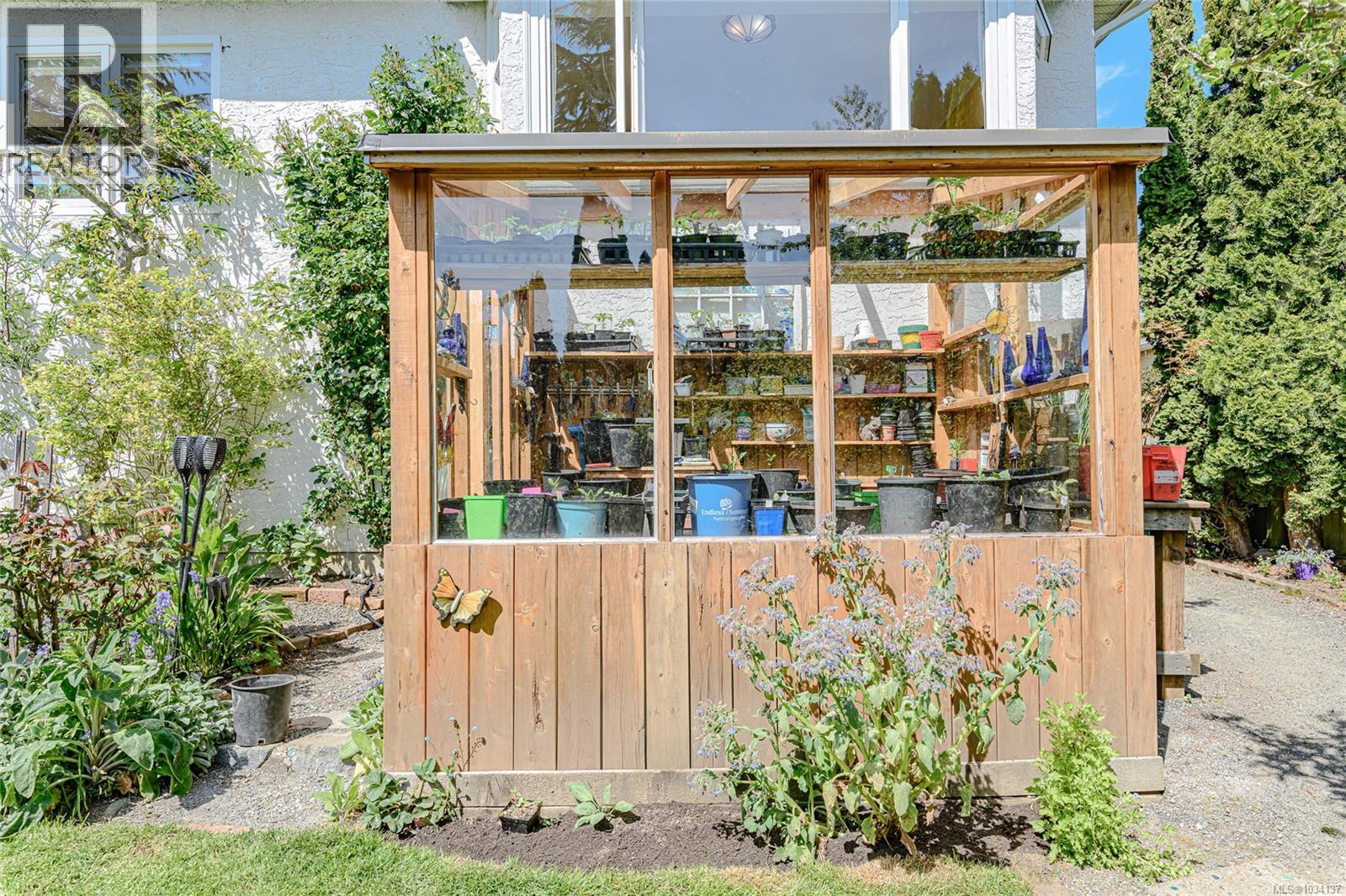  987 McBriar Avenue, Saanich