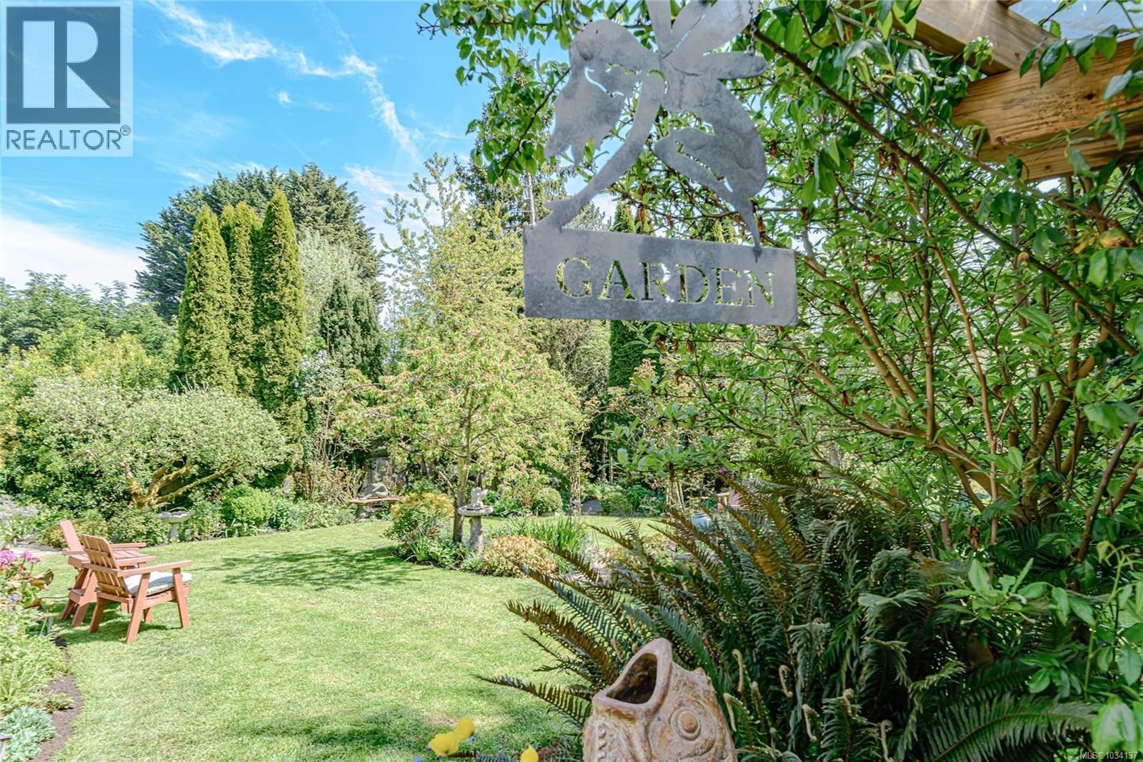  987 McBriar Avenue, Saanich