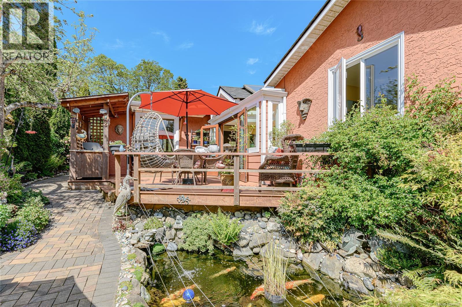  987 McBriar Avenue, Saanich