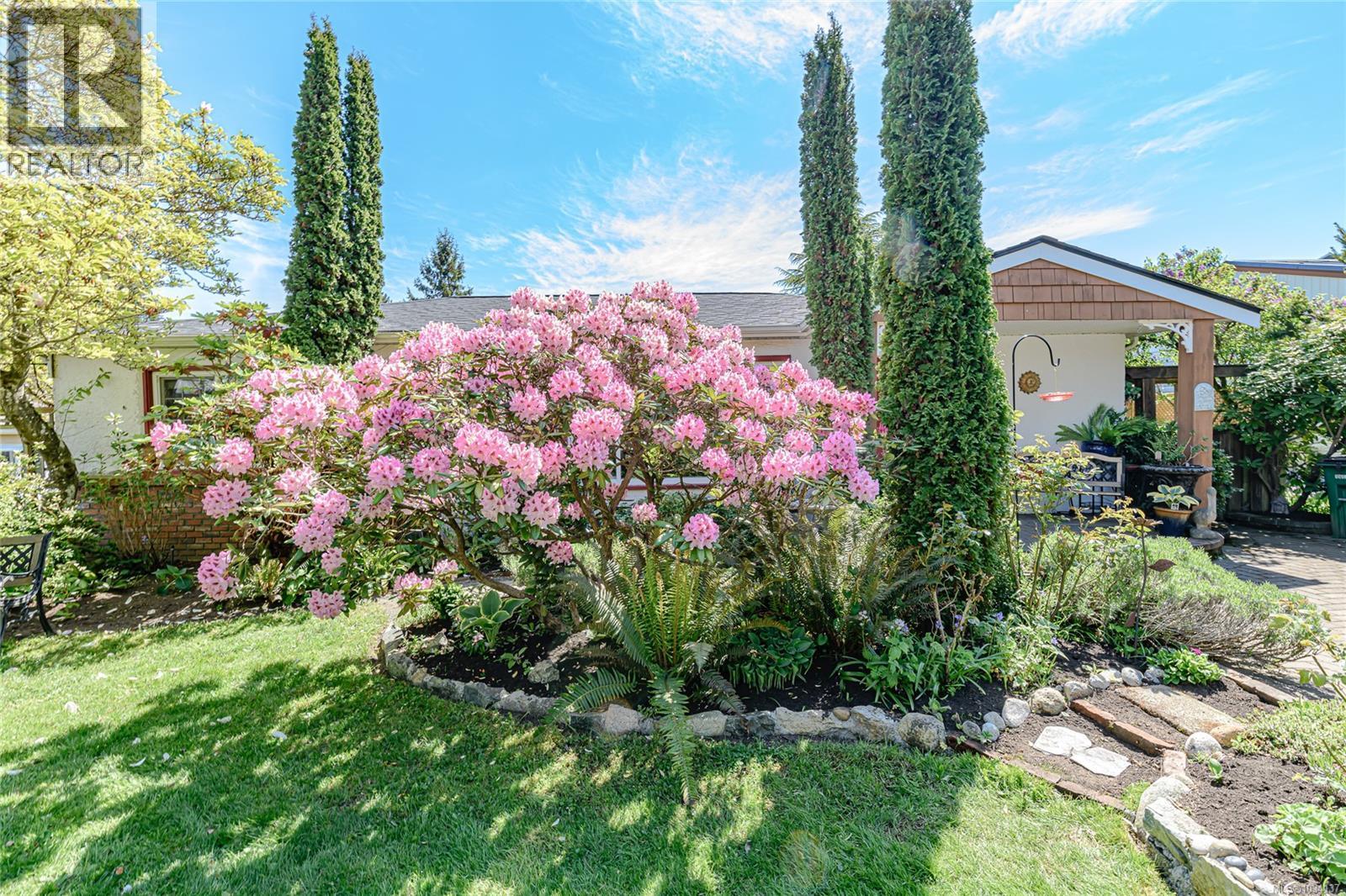  987 McBriar Avenue, Saanich