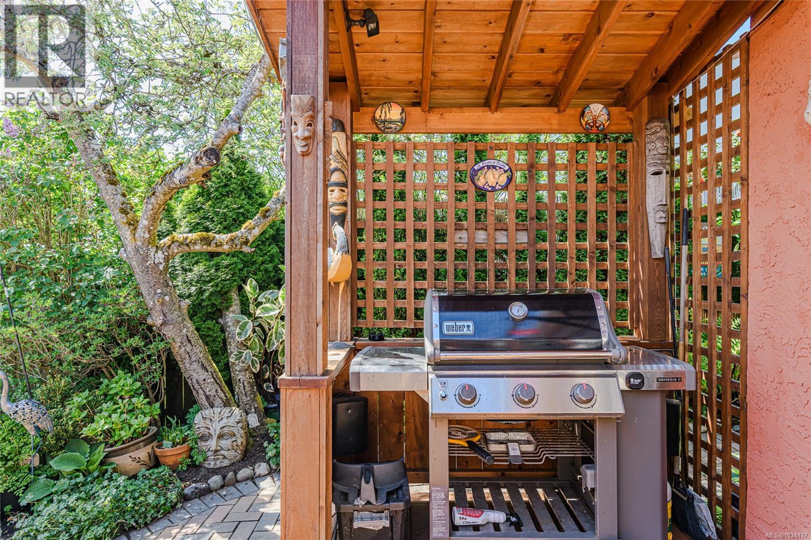  987 McBriar Avenue, Saanich
