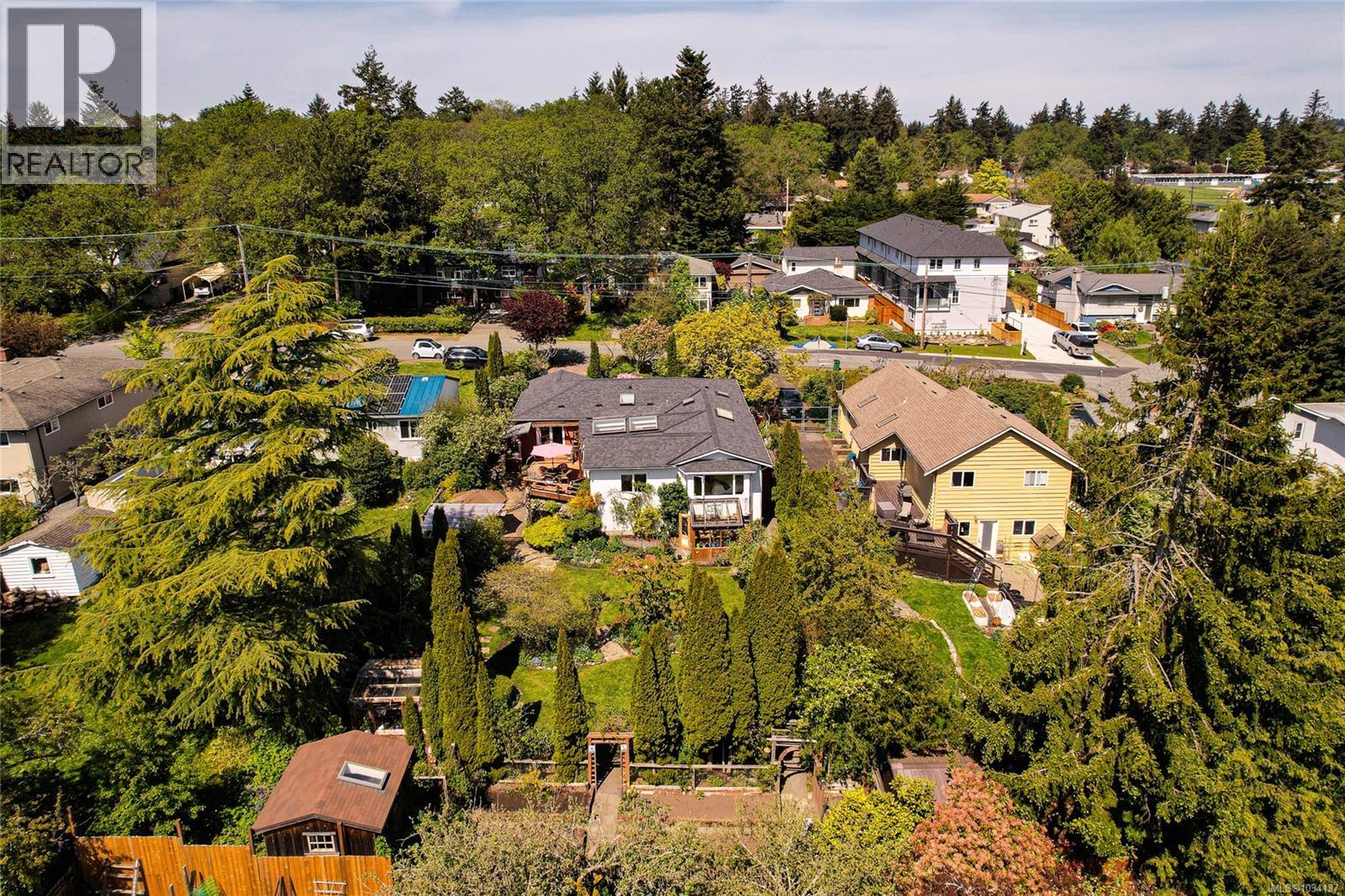  987 McBriar Avenue, Saanich