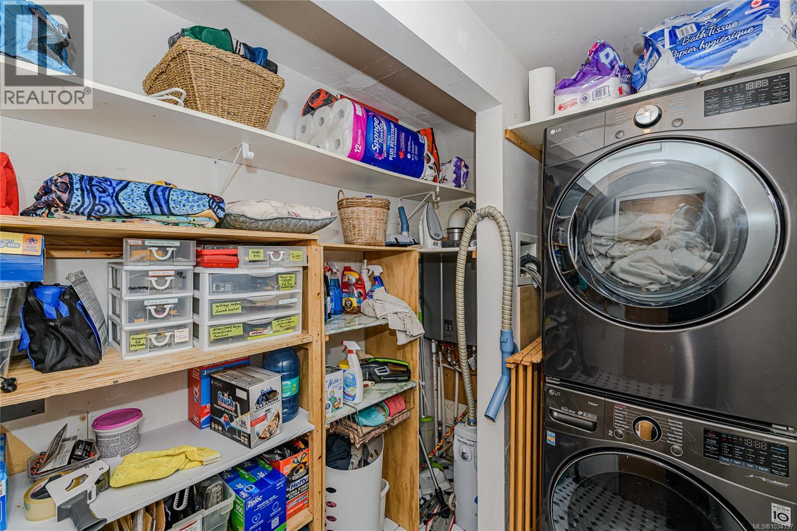 987 McBriar Avenue, Saanich