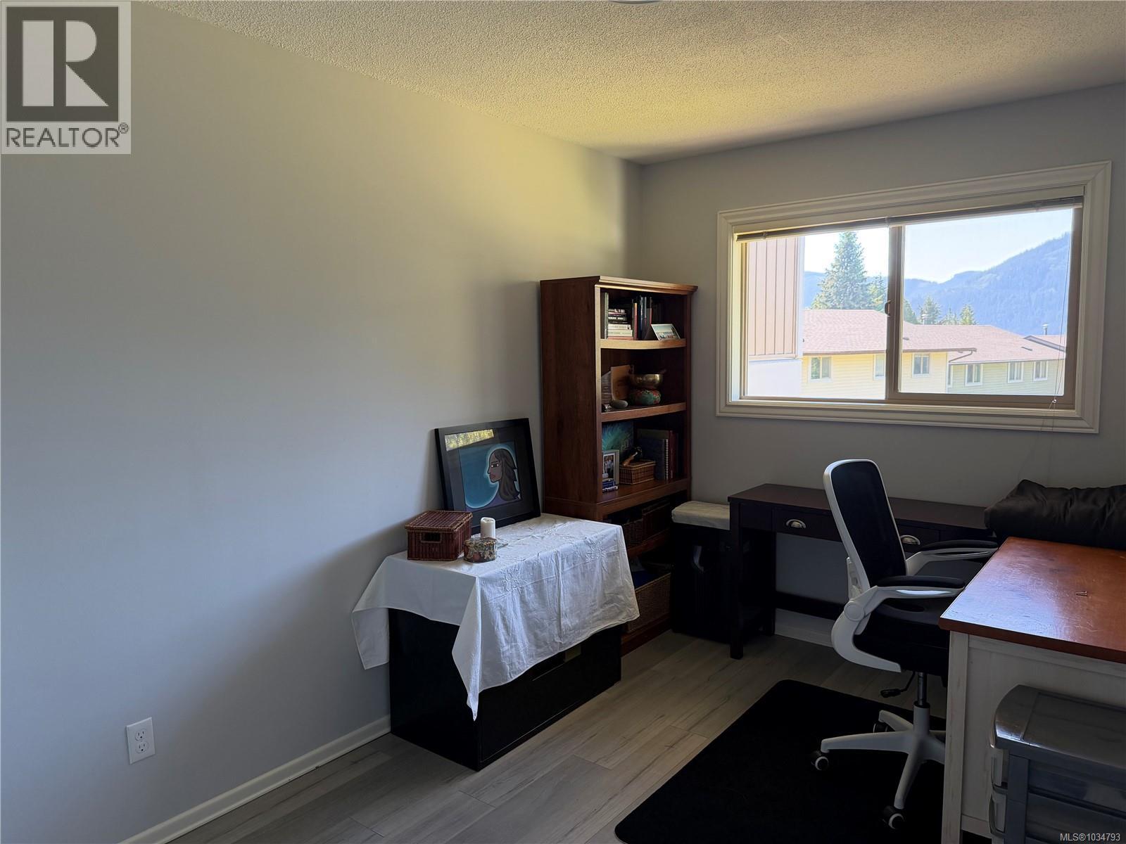 703 Nigei St - 18