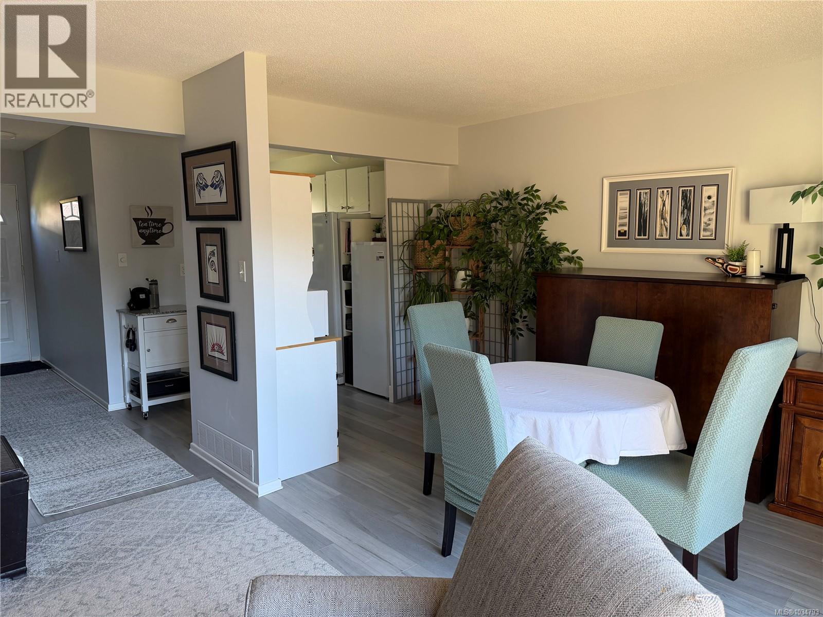 703 Nigei St - 7