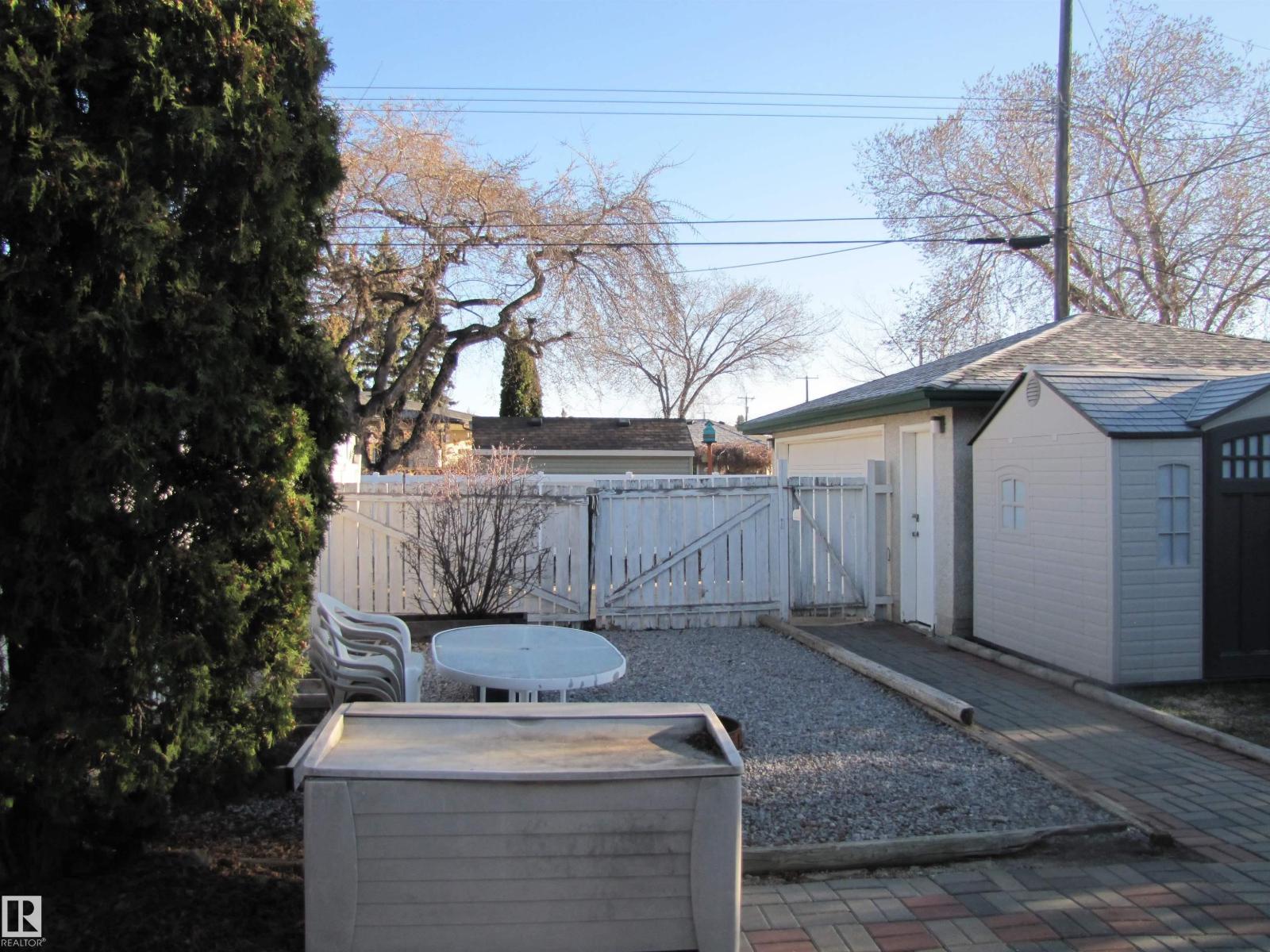 6832 83 AV NW, Edmonton