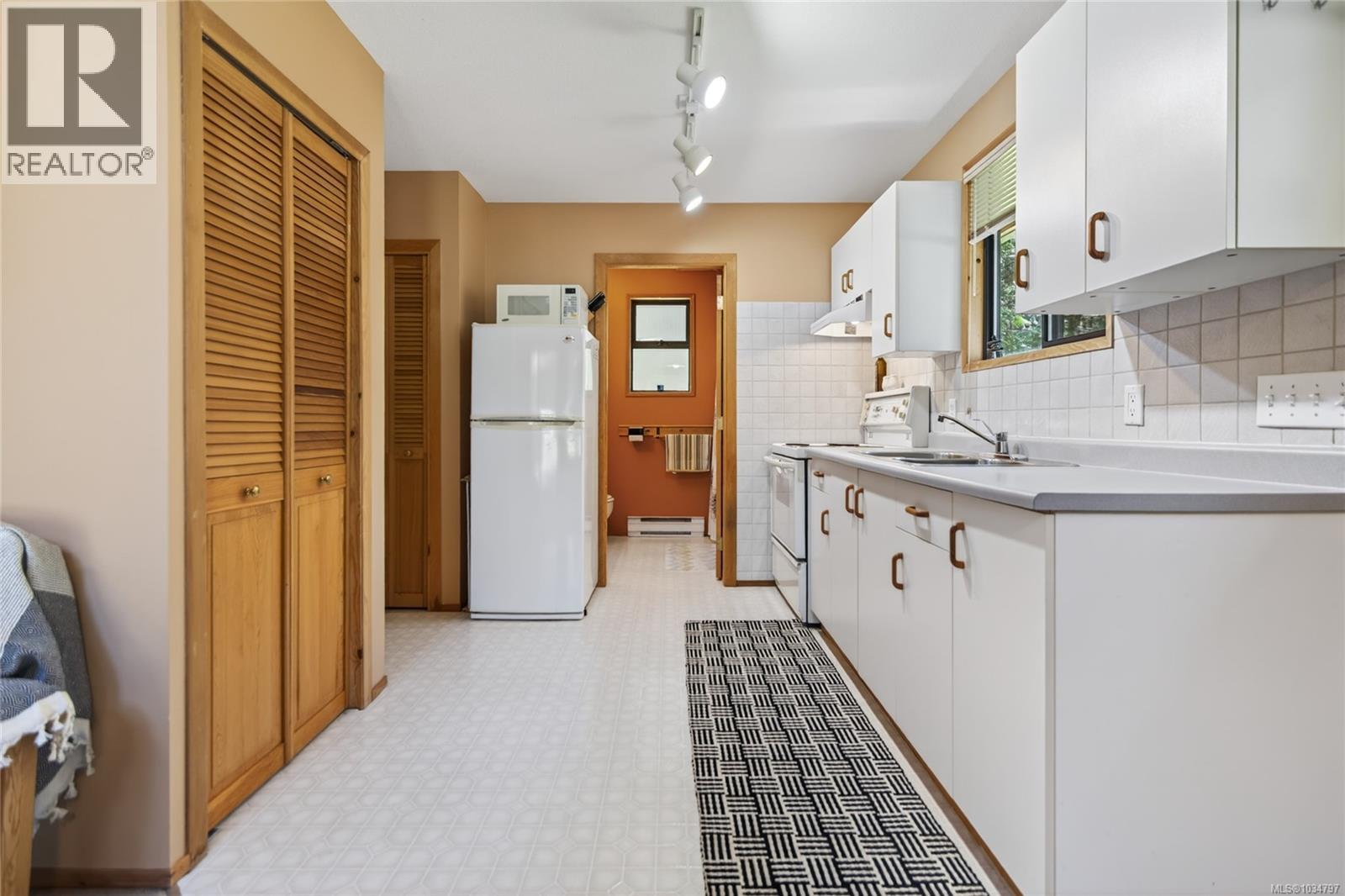 4425 Forbidden Plateau Rd - 40