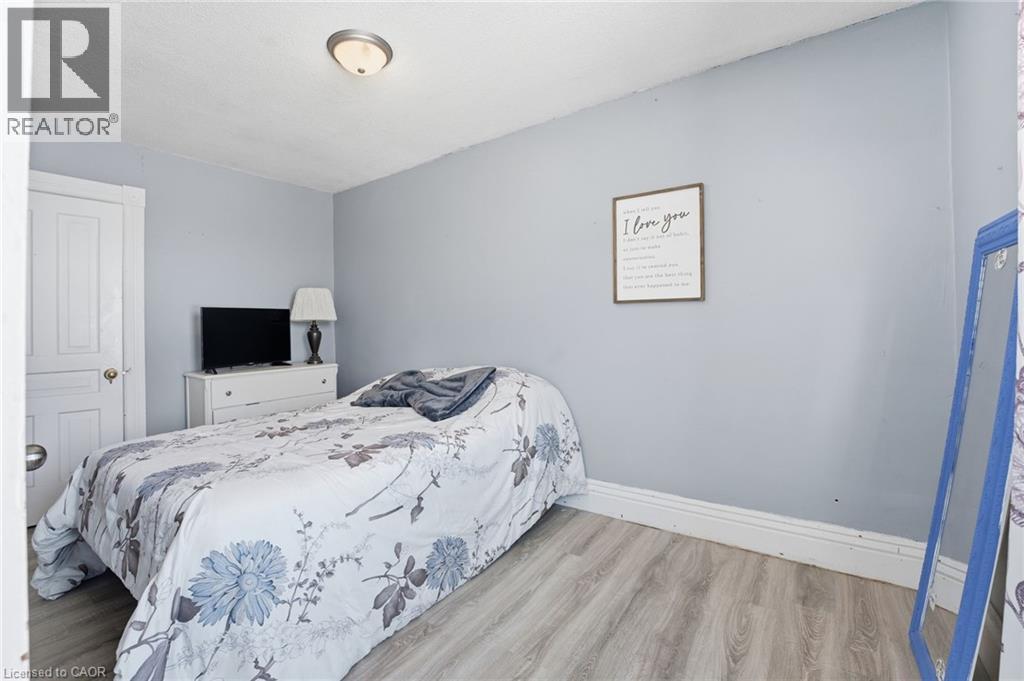 211 ROBINSON Road - 22