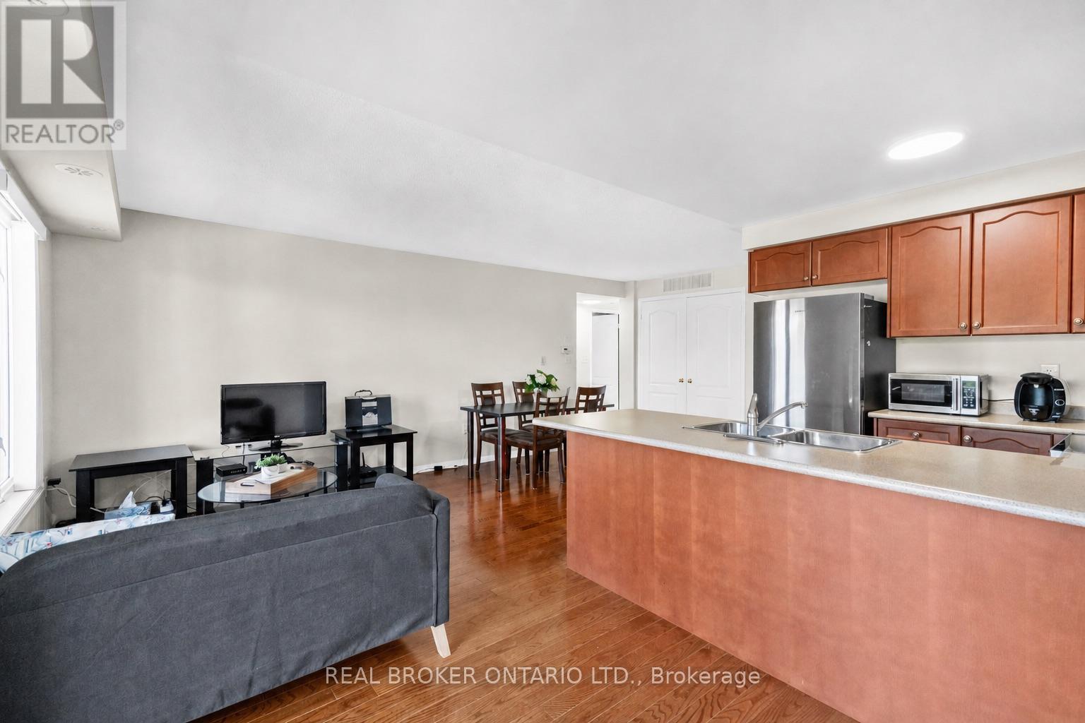 #27 649E WARDEN AVENUE - 7