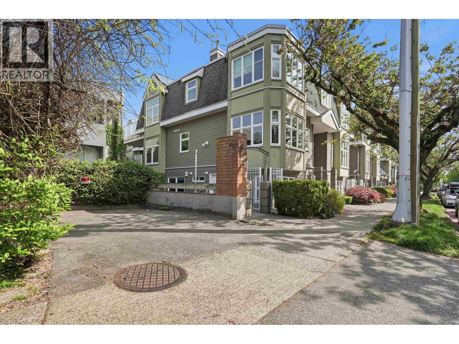 737 W 7TH AVENUE