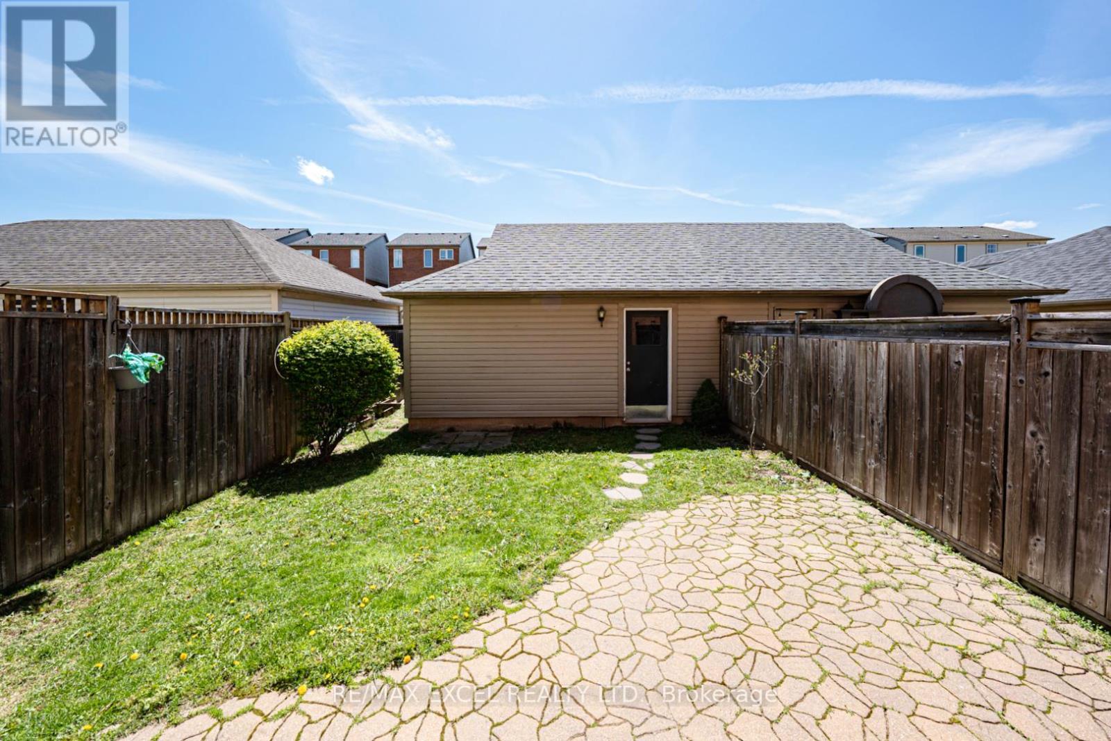 98 GEORGIAN DRIVE - 34