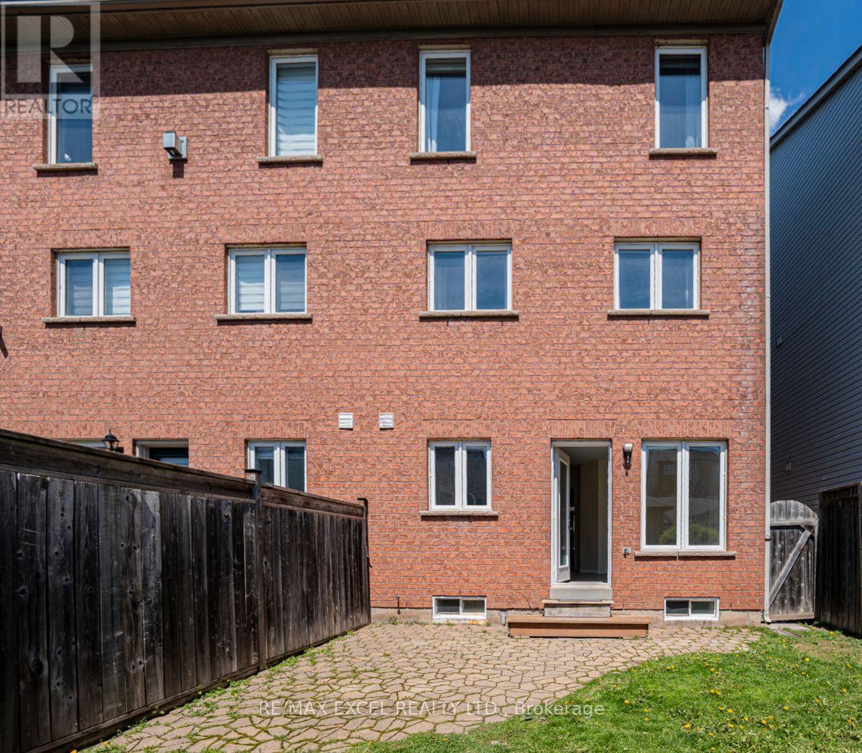 98 GEORGIAN DRIVE - 36