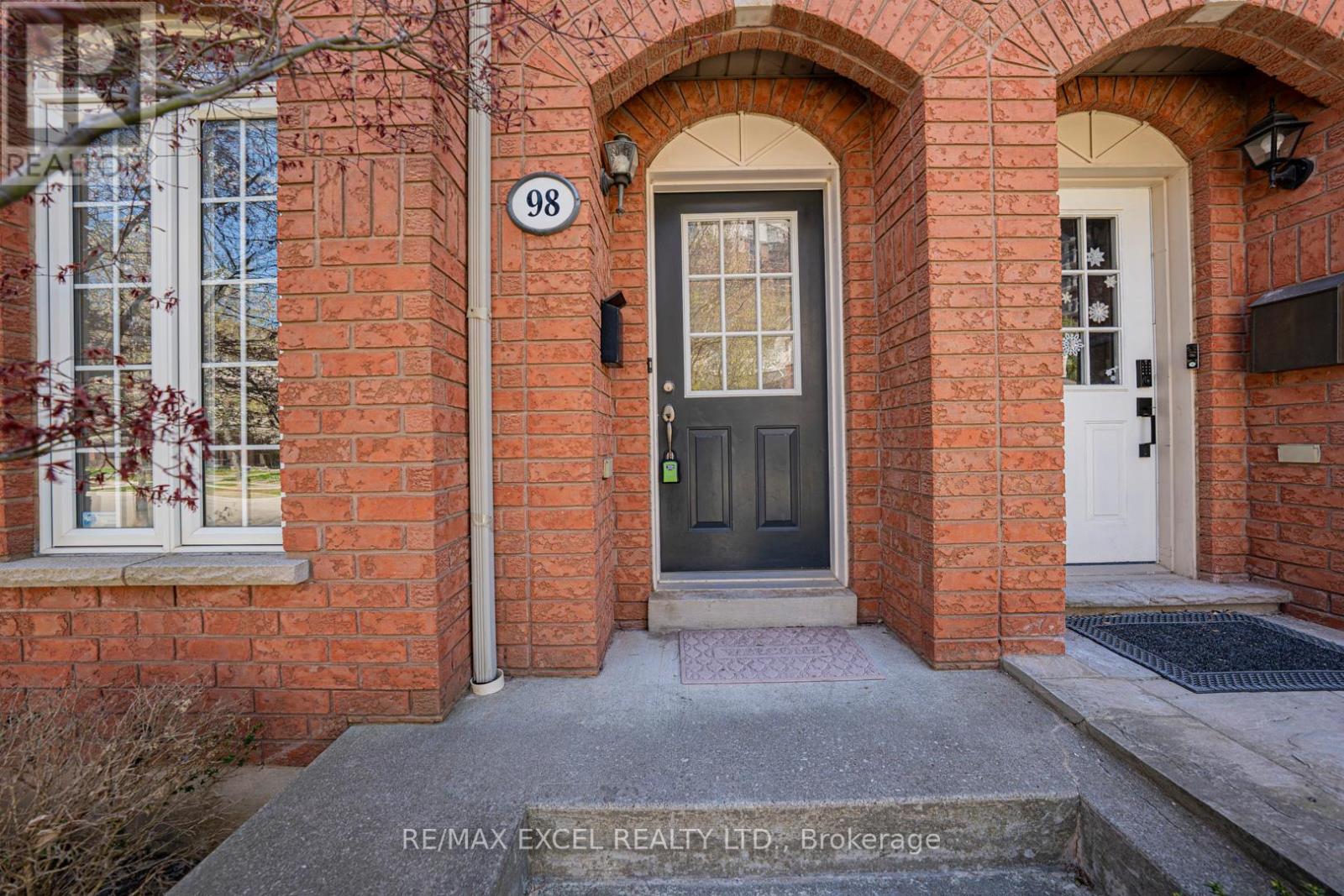 98 GEORGIAN DRIVE - 7