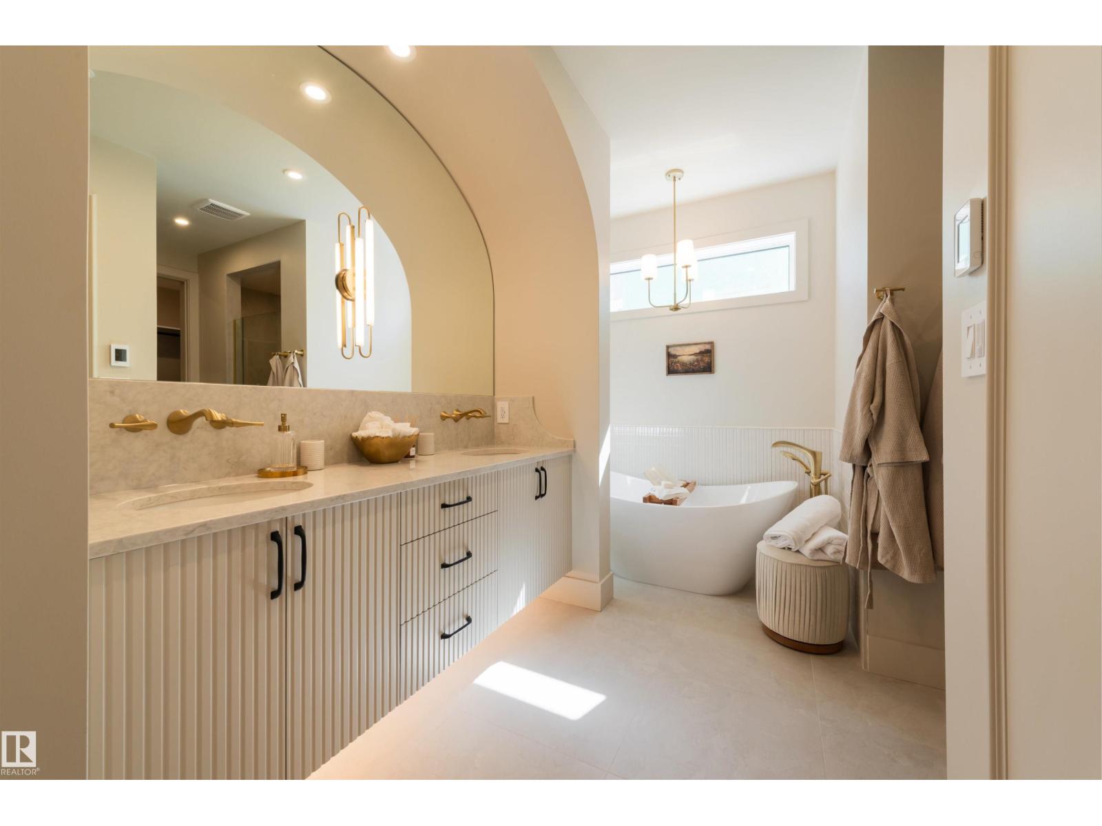8 JARDIN PL, St. Albert