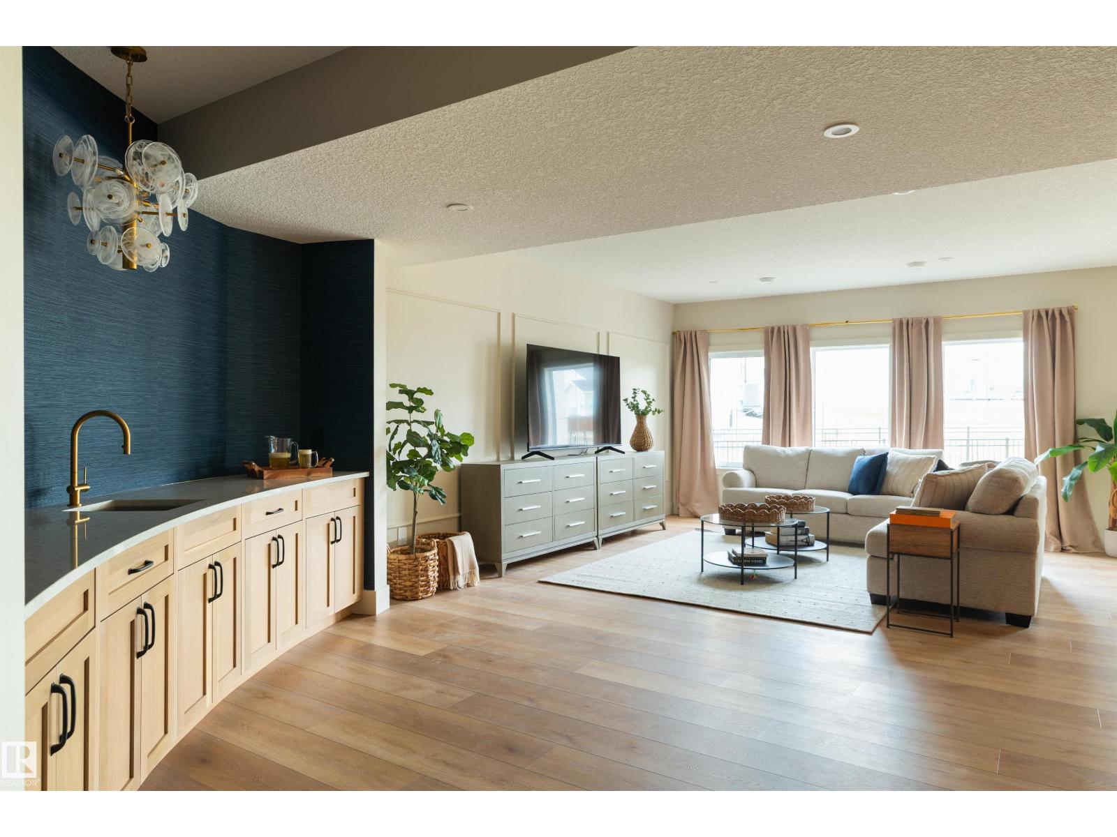 8 JARDIN PL, St. Albert