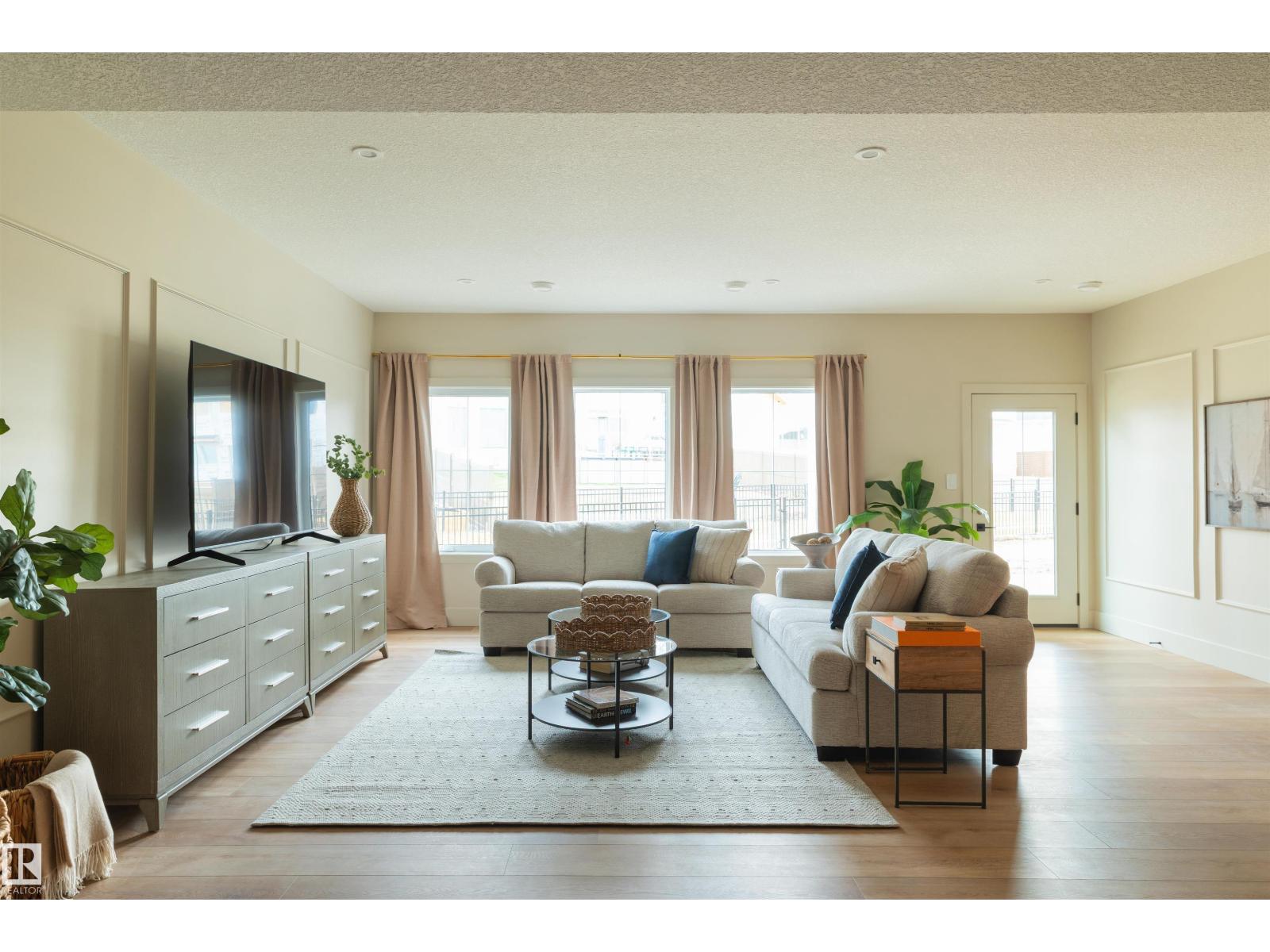 8 JARDIN PL, St. Albert