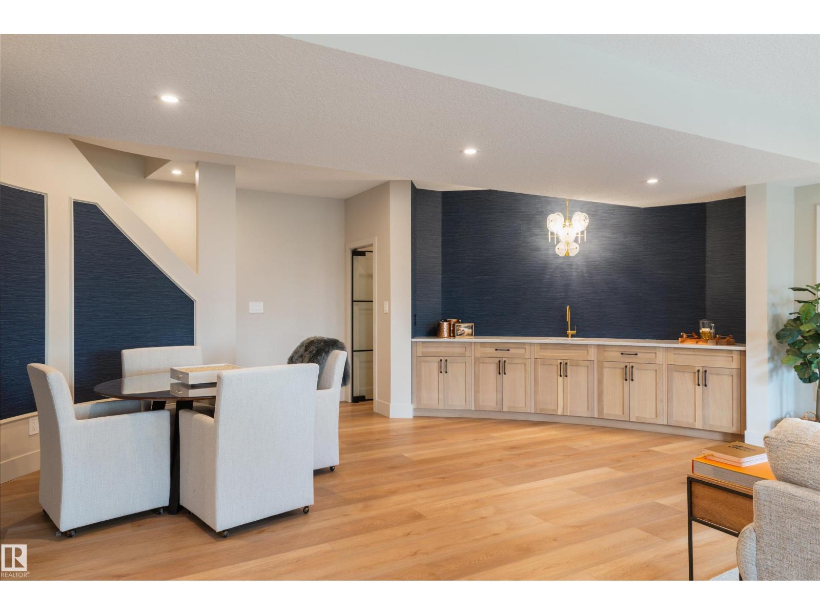 8 JARDIN PL, St. Albert
