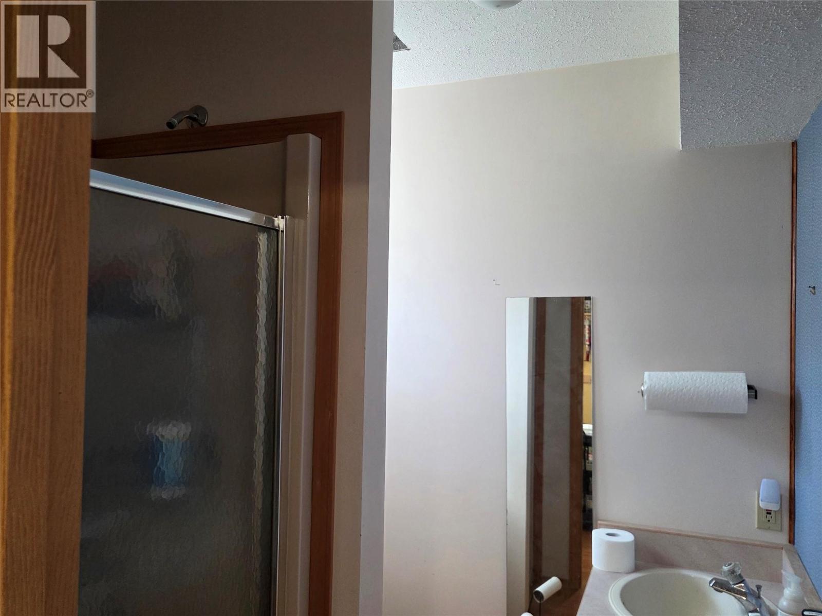425 3rd Avenue, Keremeos
